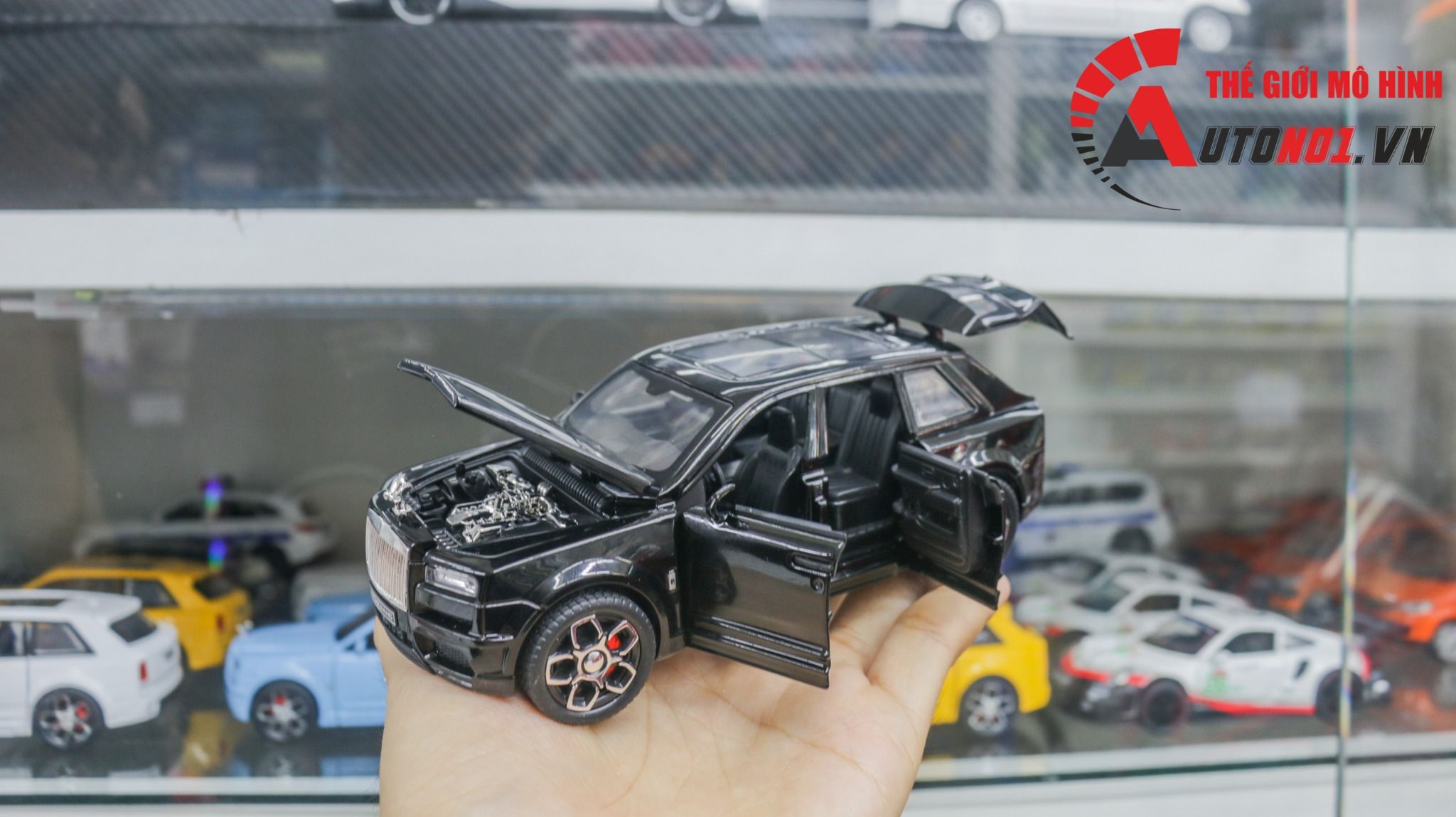 Mô hình xe Rolls Royce Cullinan full open, có đèn và âm thanh tỉ lệ 1:32 JincheJiang Model OT455
