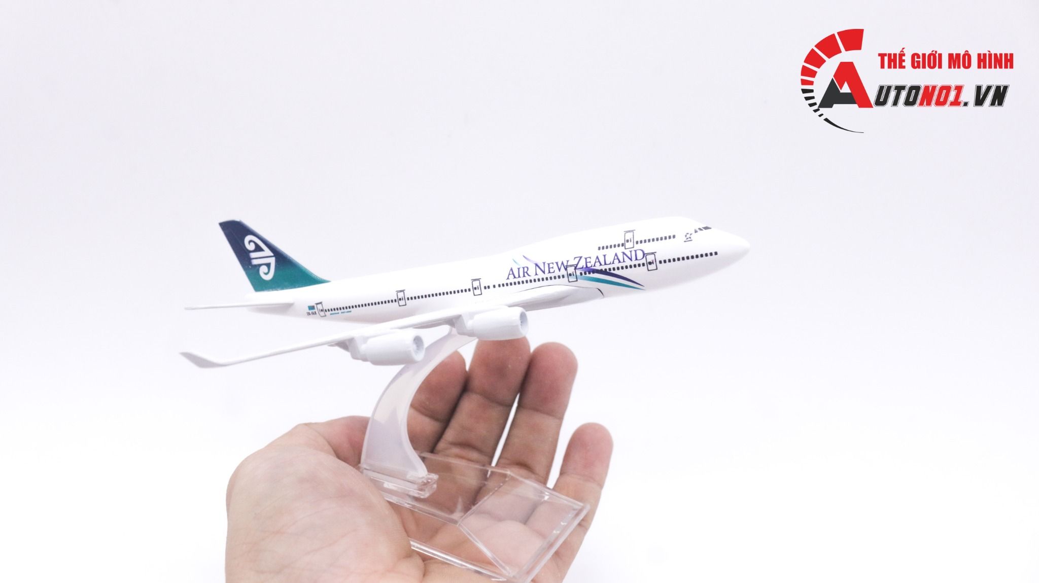 Mô hình máy bay Air New Zealand Boeing B747 16cm MB16026