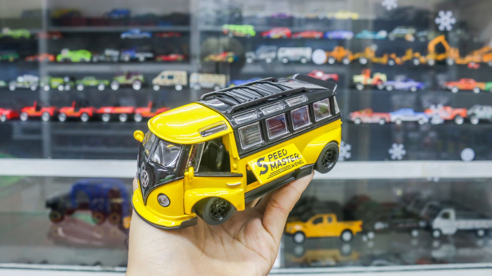 Mô hình xe VolkWagen T1 Bus Widebody tỉ lệ 1:32 Alloy Model OT465