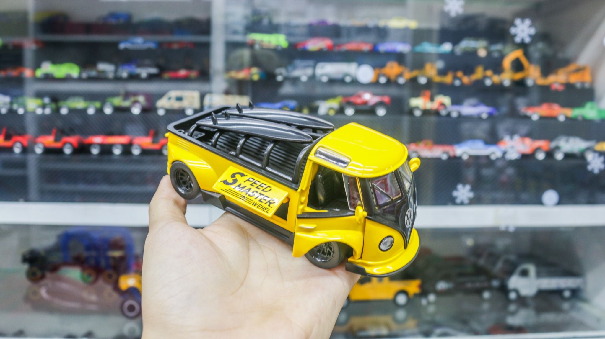 Mô hình xe VolkWagen T1 Bus Widebody tỉ lệ 1:32 Alloy Model OT465