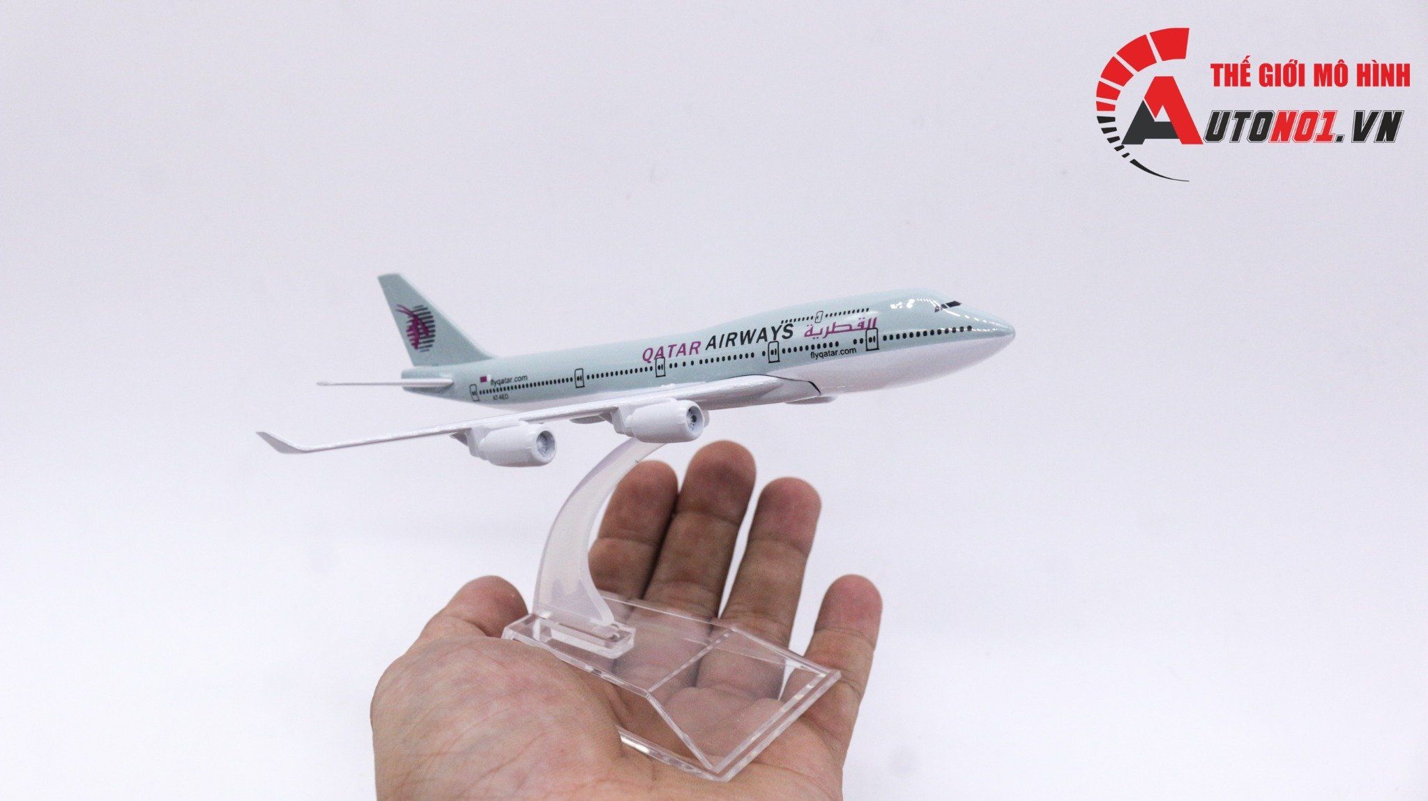 Mô hình máy bay Qatar Airways Boeing B747-400 A7-AEO 16cm MB16007