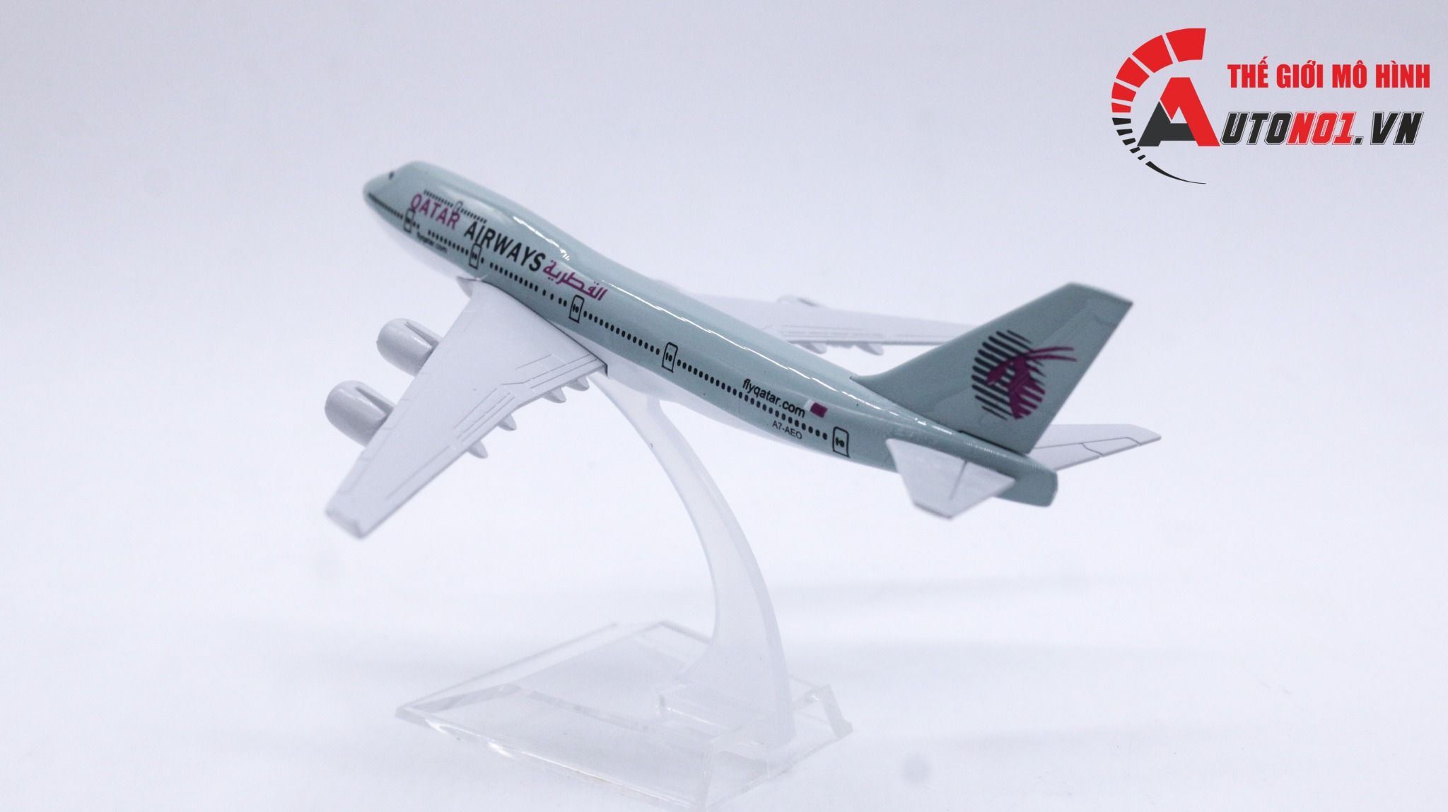 Mô hình máy bay Qatar Airways Boeing B747-400 A7-AEO 16cm MB16007