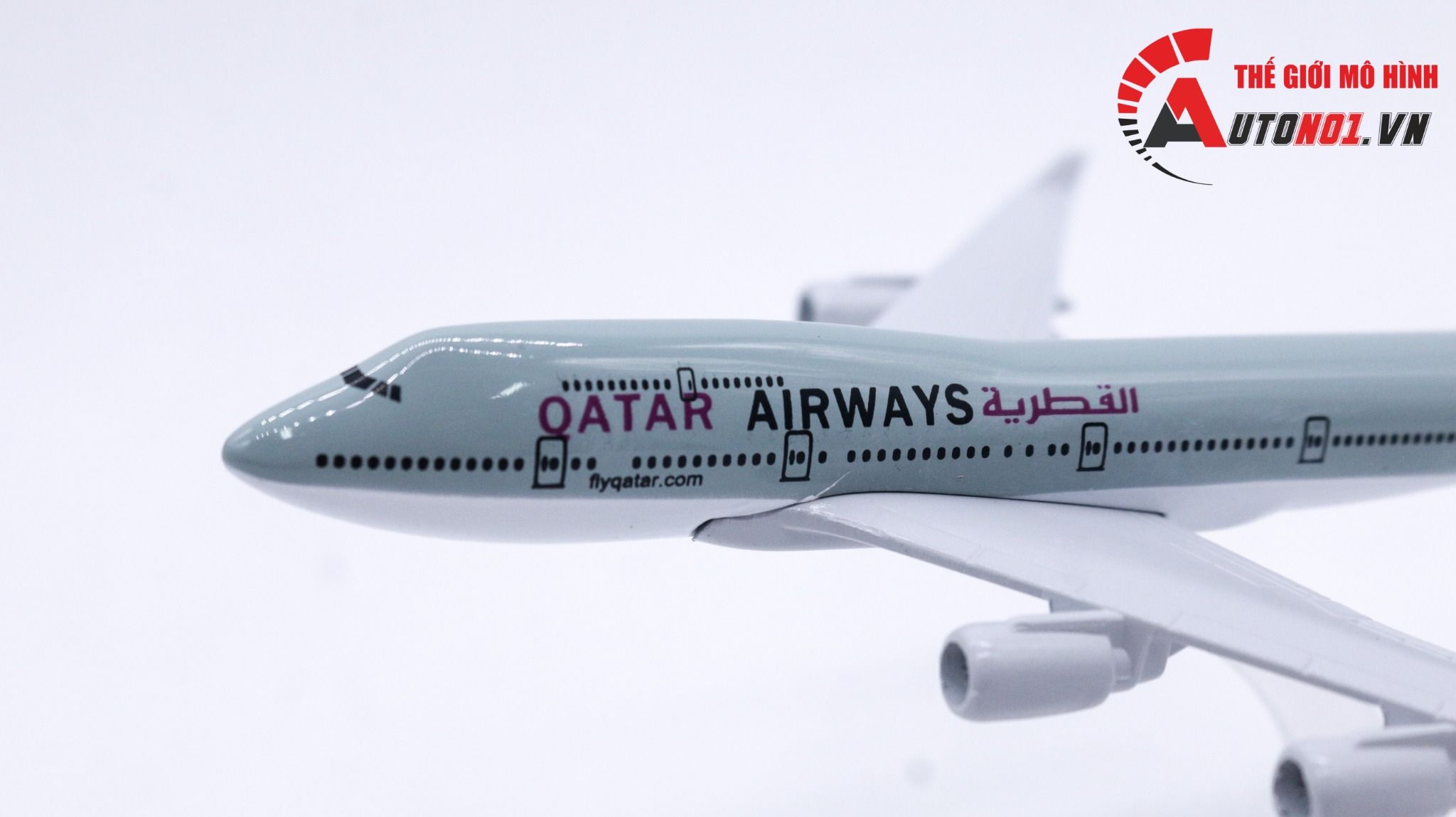 Mô hình máy bay Qatar Airways Boeing B747-400 A7-AEO 16cm MB16007