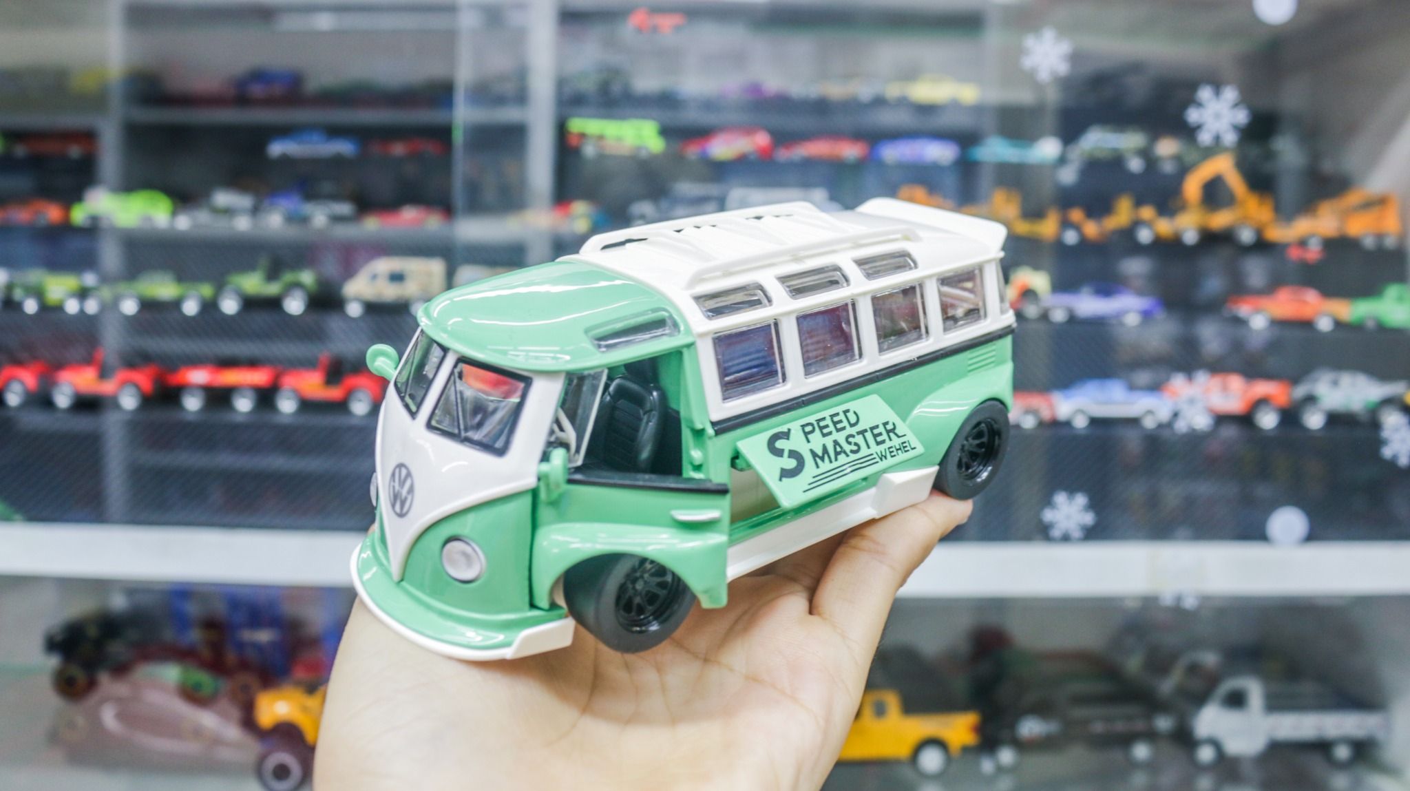 Mô hình xe VolkWagen T1 Bus Widebody tỉ lệ 1:32 Alloy Model OT465