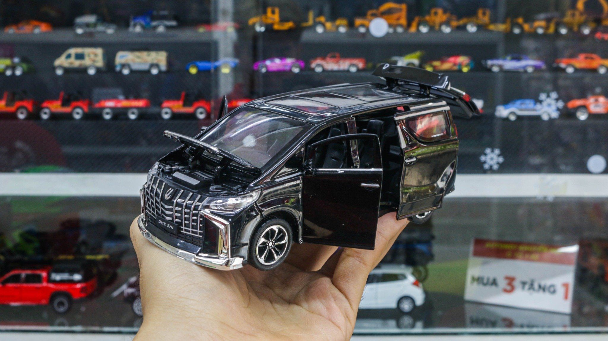Mô hình xe Toyota Alphard 2022 full open tỉ lệ 1:32 Chezhi OT464
