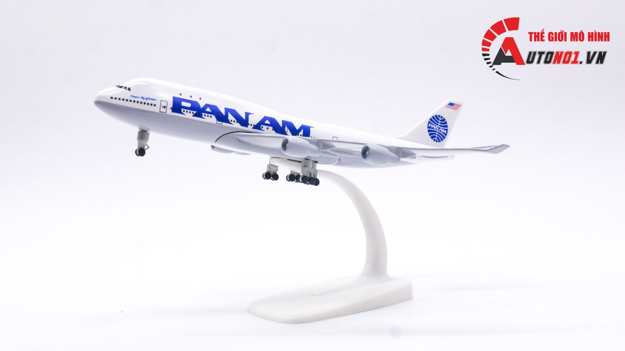 Mô hình máy bay USA Air Pan American World Boeing B747 có bánh xe 20cm MB20042