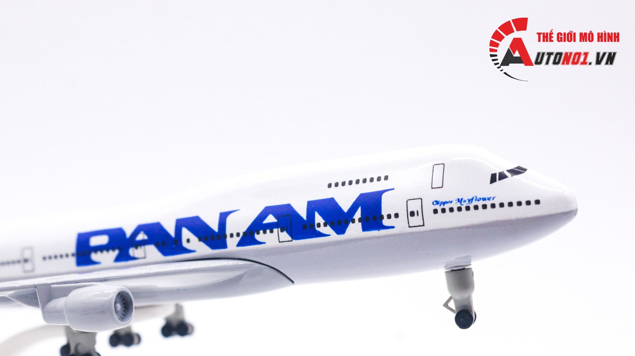Mô hình máy bay USA Air Pan American World Boeing B747 có bánh xe 20cm MB20042