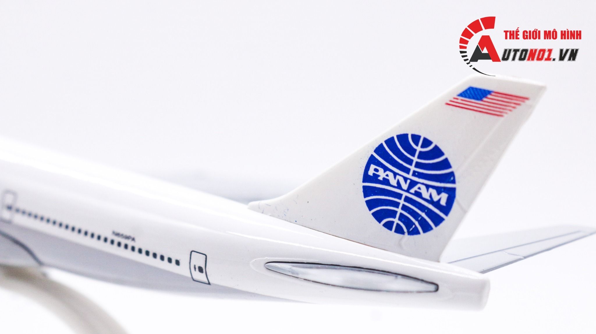 Mô hình máy bay USA Air Pan American World Boeing B747 có bánh xe 20cm MB20042