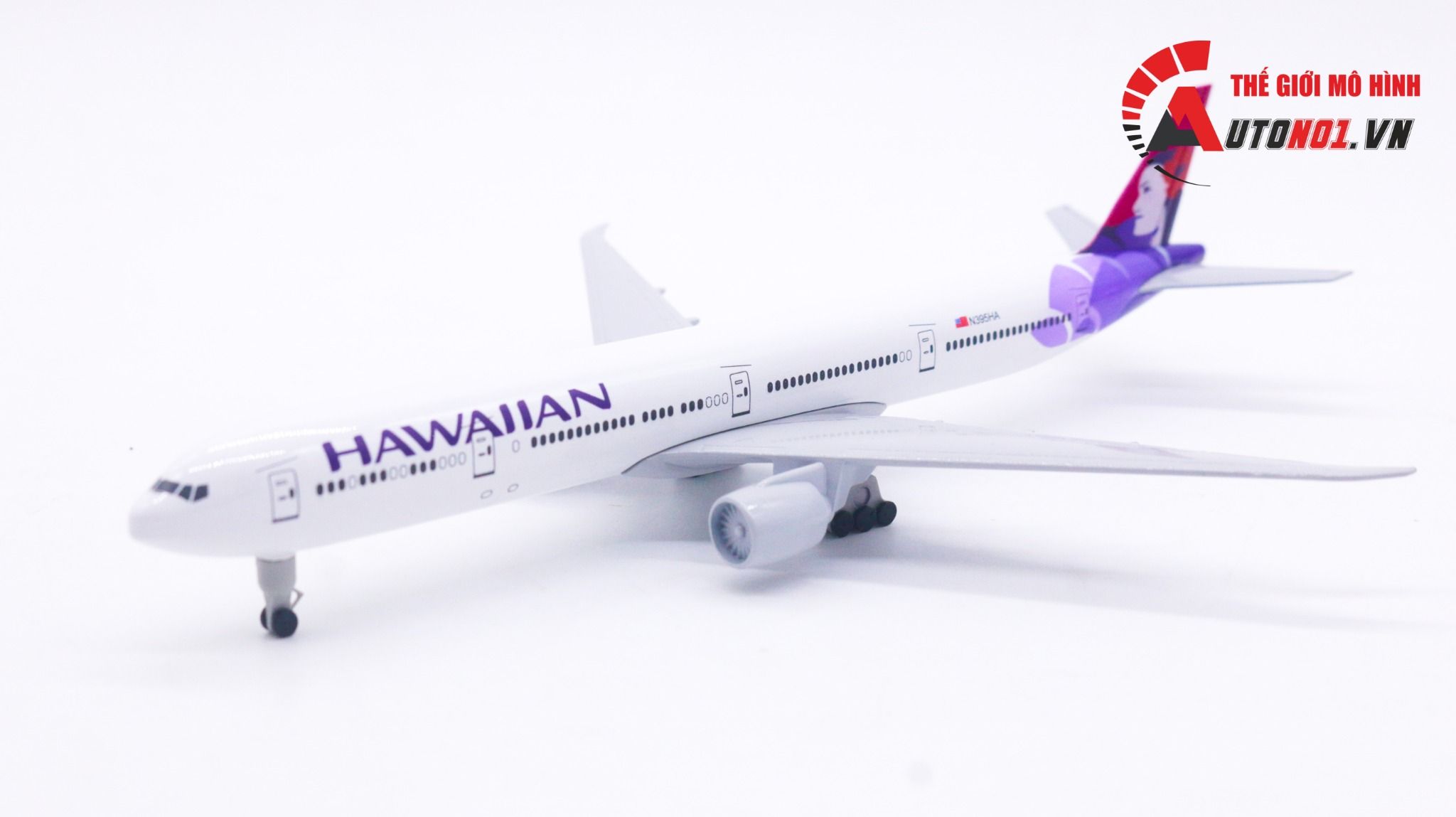 Mô hình máy bay Hawaiian Airlines Boeing B777 có bánh xe 20cm MB20054