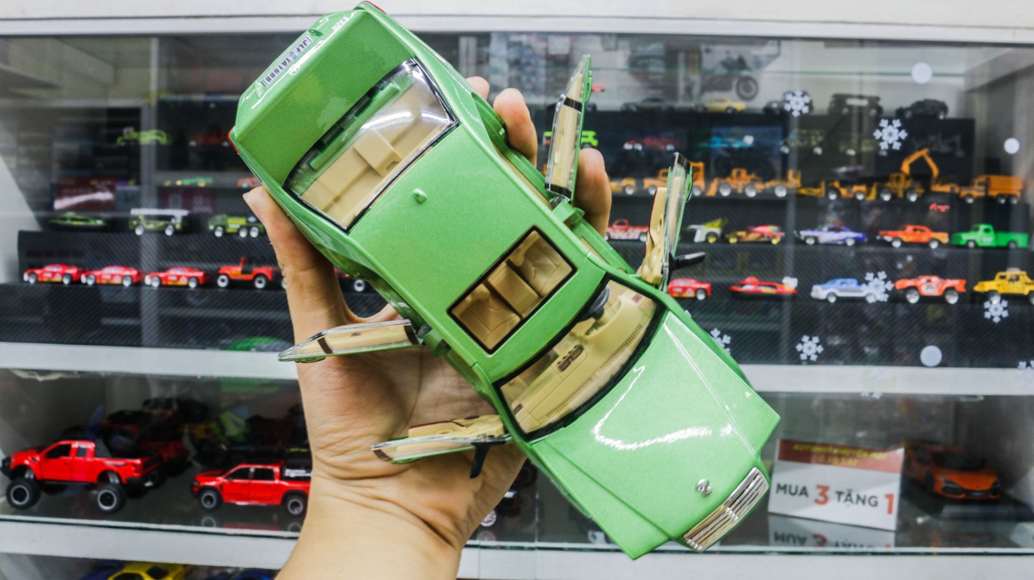 Mô hình xe cổ Mercedes-Benz W140 320SEL full open - full kính - đánh lái được - có đèn và âm thanh tỉ lệ 1:24 Jinlifang OT468