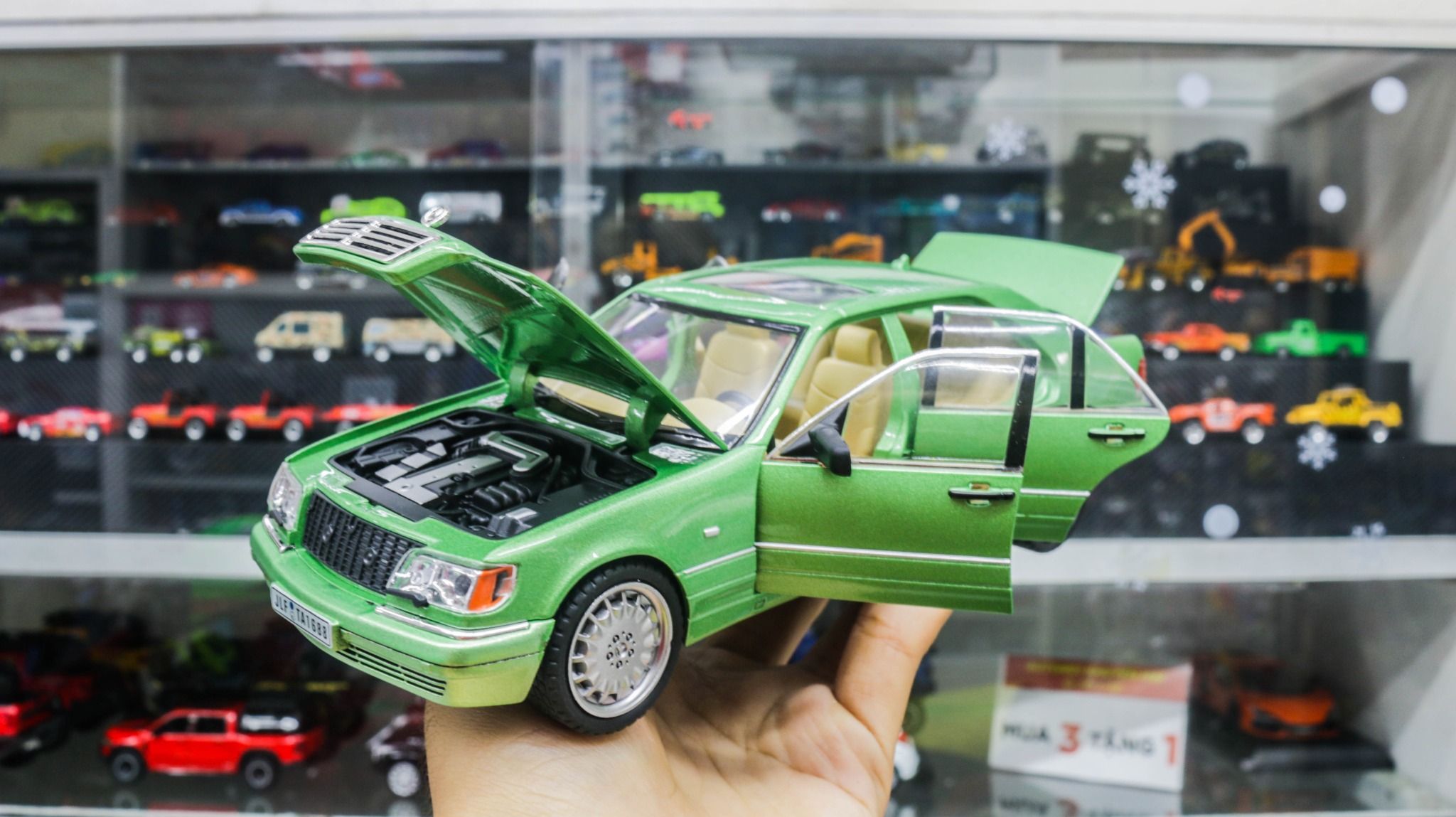 Mô hình xe cổ Mercedes-Benz W140 320SEL full open - full kính - đánh lái được - có đèn và âm thanh tỉ lệ 1:24 Jinlifang OT468
