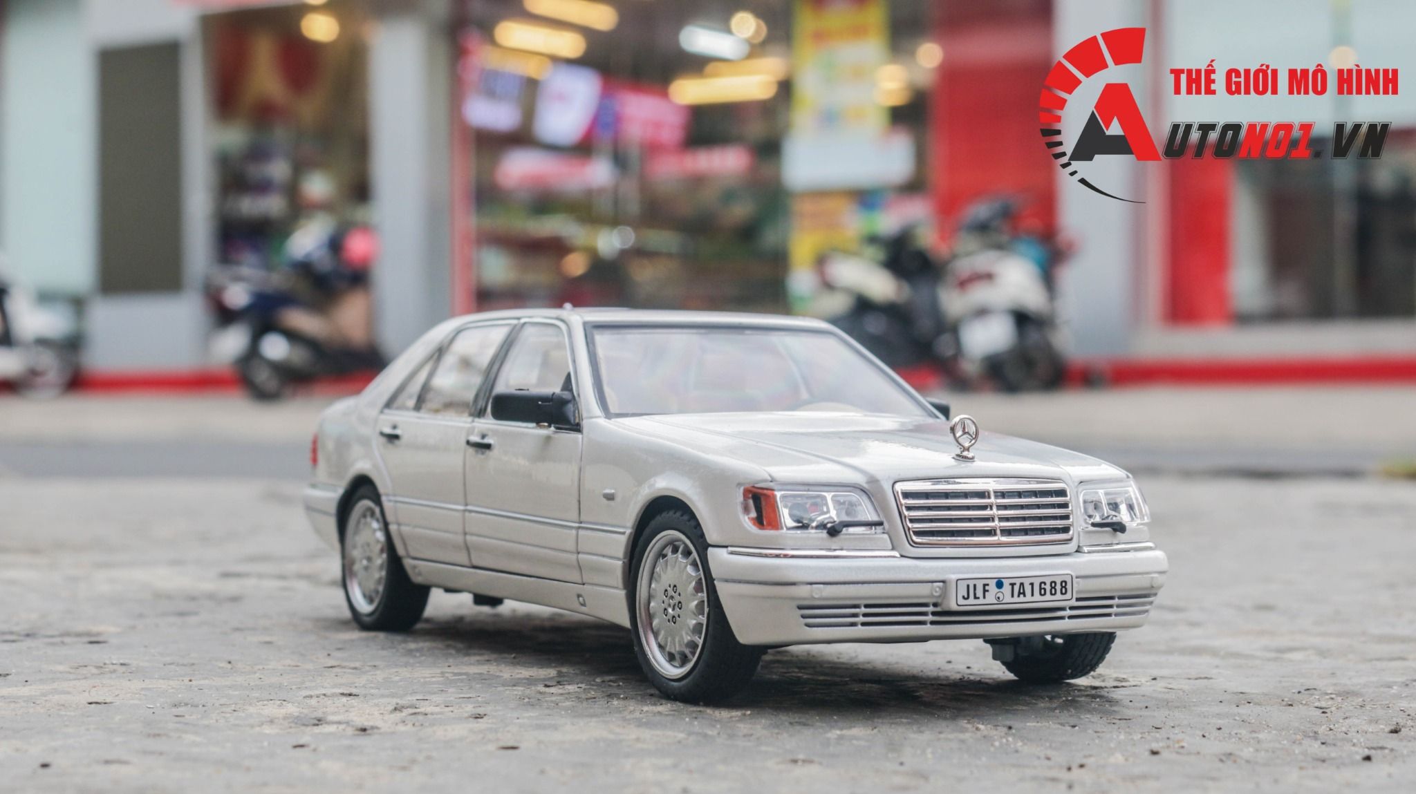Mô hình xe cổ Mercedes-Benz W140 320SEL full open - full kính - đánh lái được - có đèn và âm thanh tỉ lệ 1:24 Jinlifang OT468