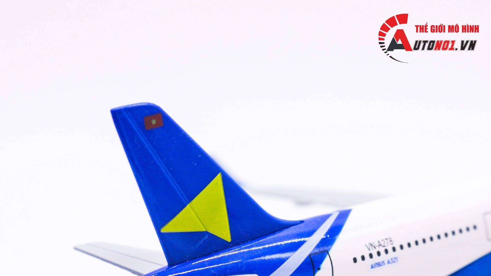 Mô hình máy bay Việt Nam Vietravel Airlines Airbus A321 có bánh xe 20cm MB20052