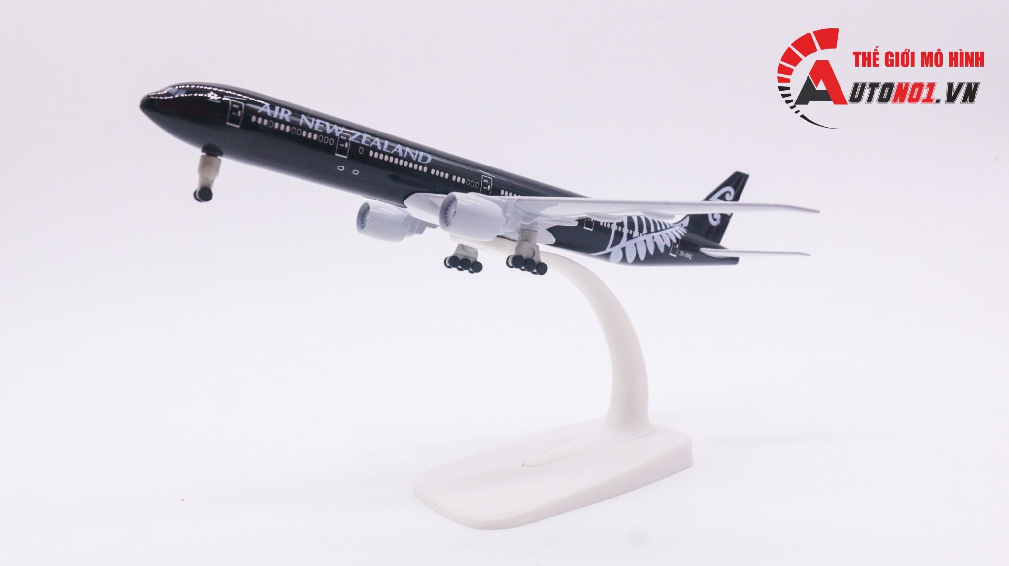  Mô hình máy bay Air New Zealand Boeing B777 có bánh xe 20cm MB20043 