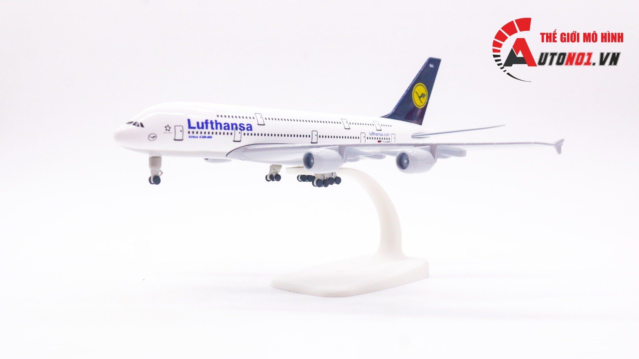 Mô hình máy bay Germany Lufthansa Airbus A380 có bánh xe 20cm MB20050