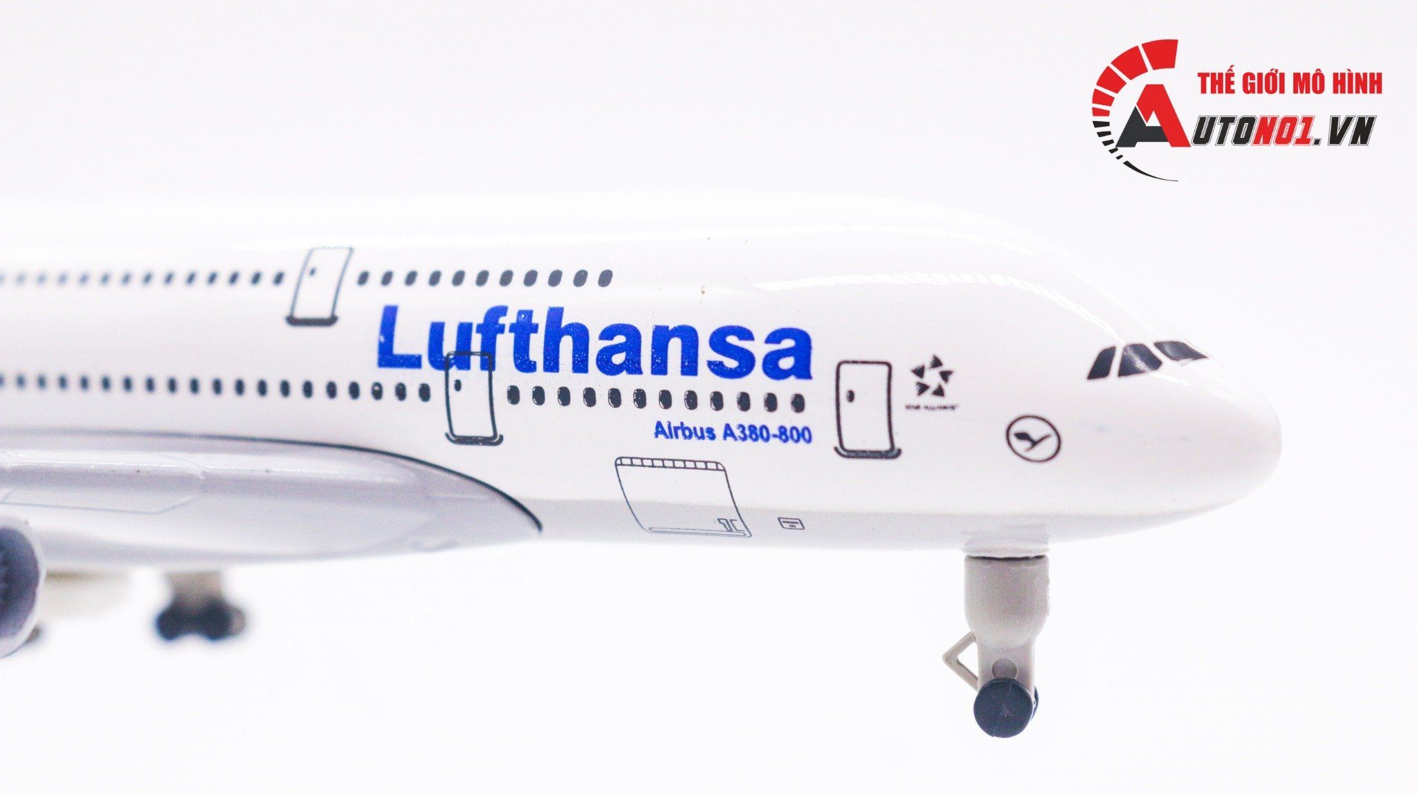 Mô hình máy bay Germany Lufthansa Airbus A380 có bánh xe 20cm MB20050