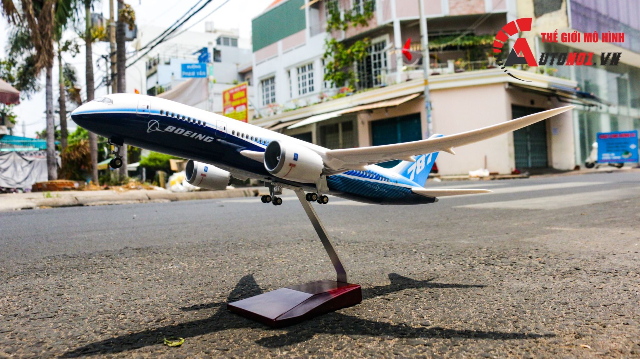  Mô hình máy bay USA Boeing B787 1:160 có đèn led tự động theo tiếng vỗ tay hoặc chạm MB47029 