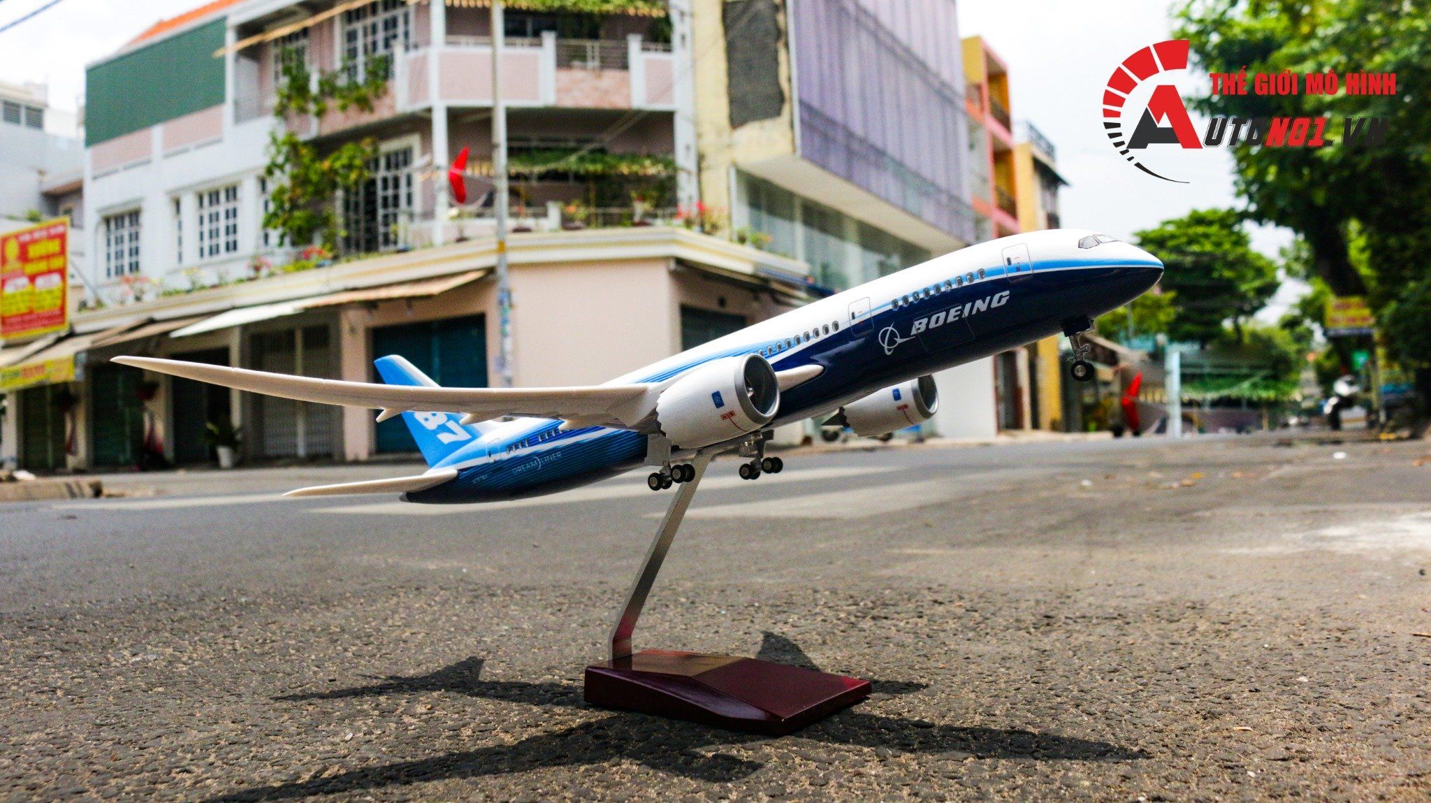  Mô hình máy bay USA Boeing B787 1:160 có đèn led tự động theo tiếng vỗ tay hoặc chạm MB47029 