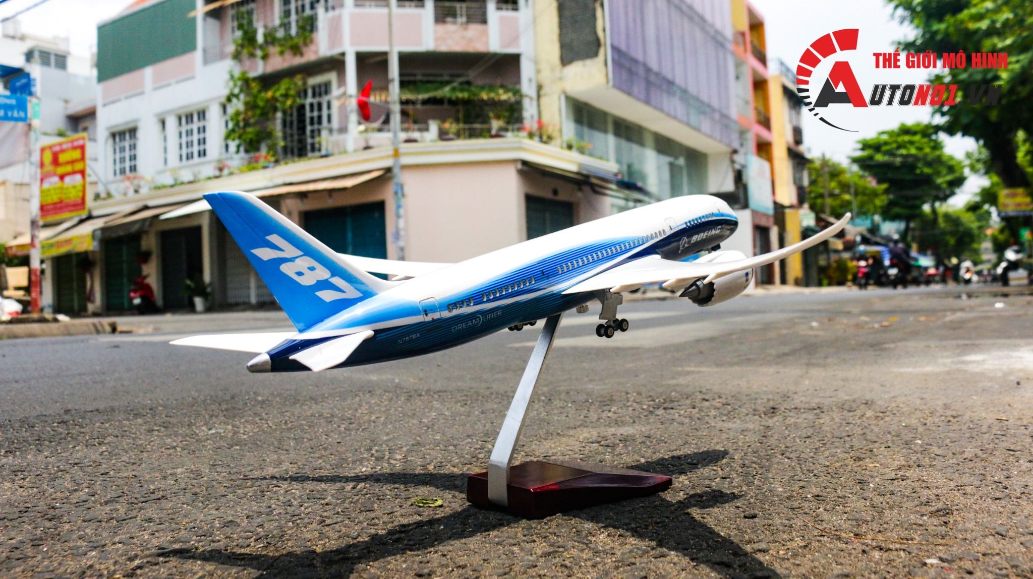 Mô hình máy bay USA Boeing B787 1:160 có đèn led tự động theo tiếng vỗ tay hoặc chạm MB47029