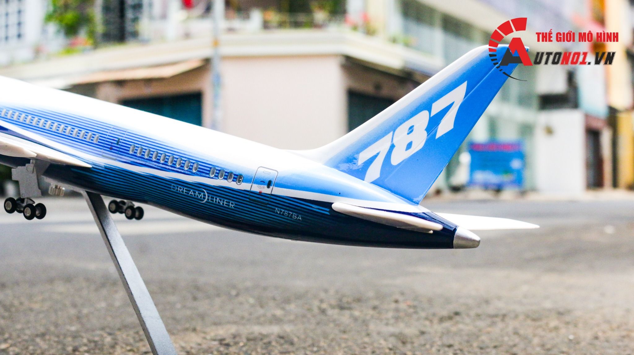  Mô hình máy bay USA Boeing B787 1:160 có đèn led tự động theo tiếng vỗ tay hoặc chạm MB47029 