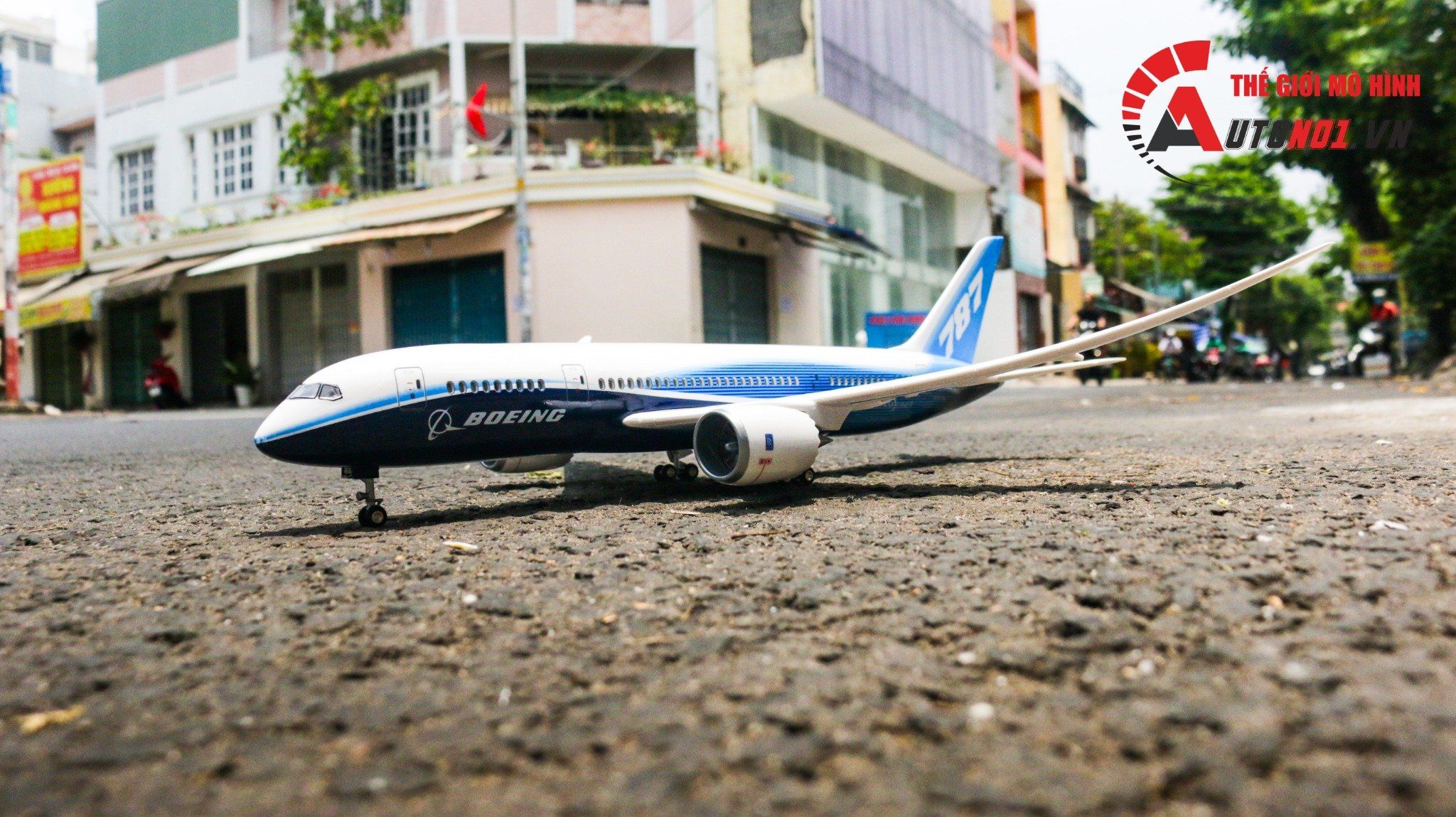  Mô hình máy bay USA Boeing B787 1:160 có đèn led tự động theo tiếng vỗ tay hoặc chạm MB47029 