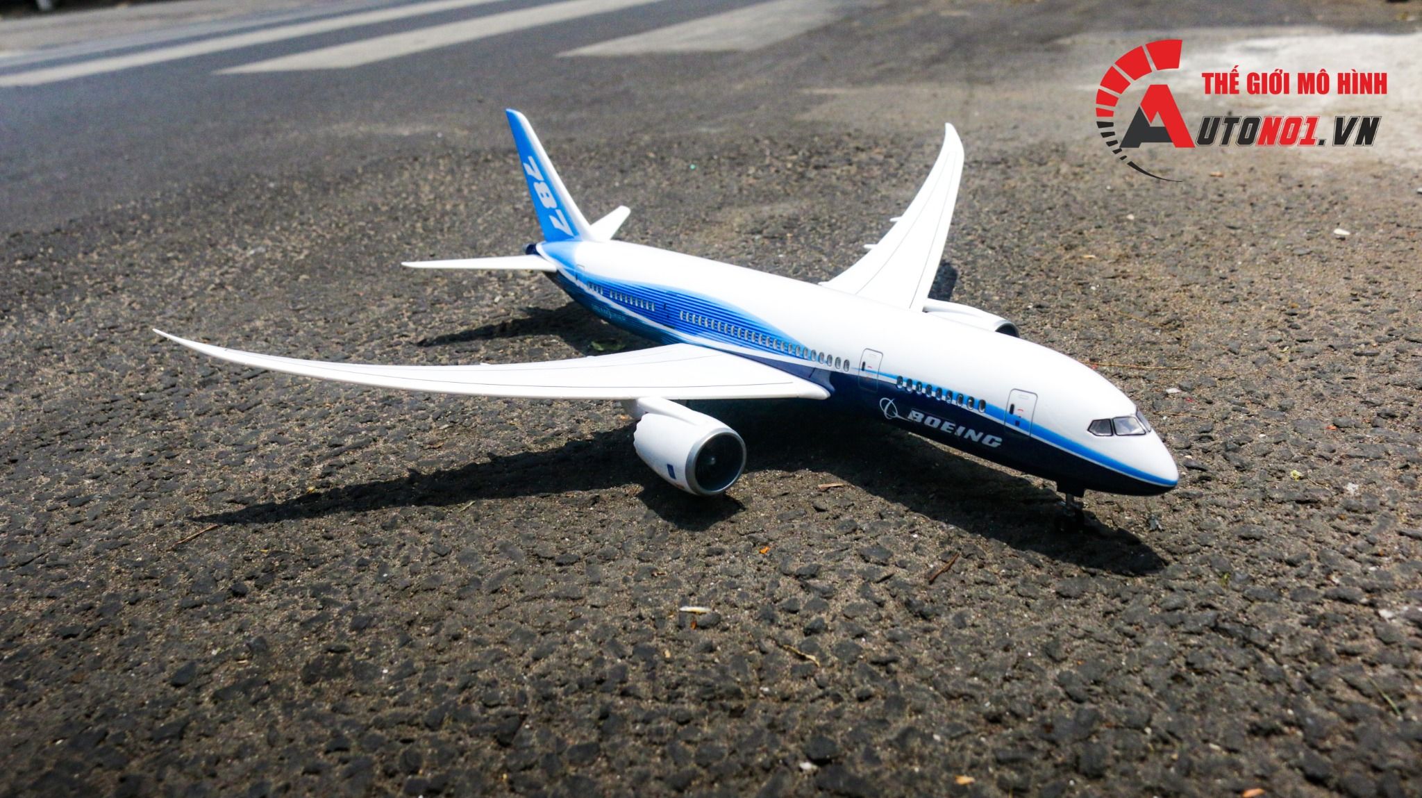 Mô hình máy bay USA Boeing B787 1:160 có đèn led tự động theo tiếng vỗ tay hoặc chạm MB47029