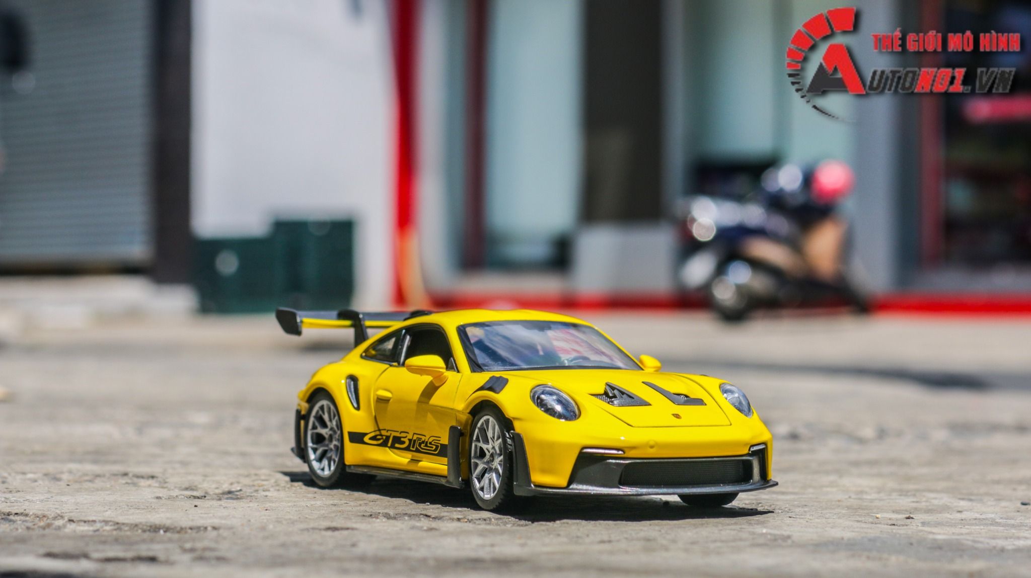 Mô hình xe Porsche 911 (992) GT3 RS tỉ lệ 1:24 Welly OT456