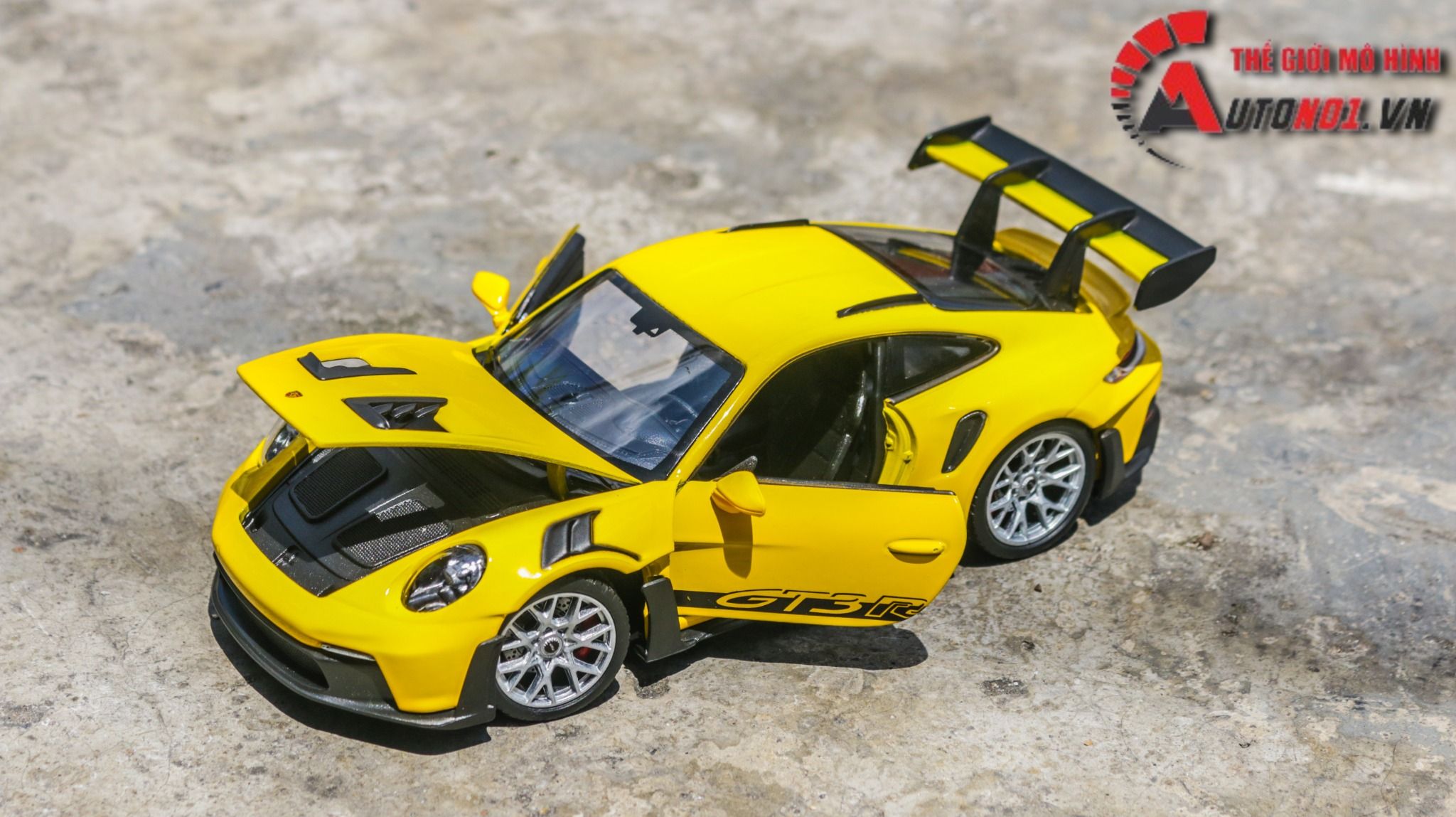 Mô hình xe Porsche 911 (992) GT3 RS tỉ lệ 1:24 Welly OT456