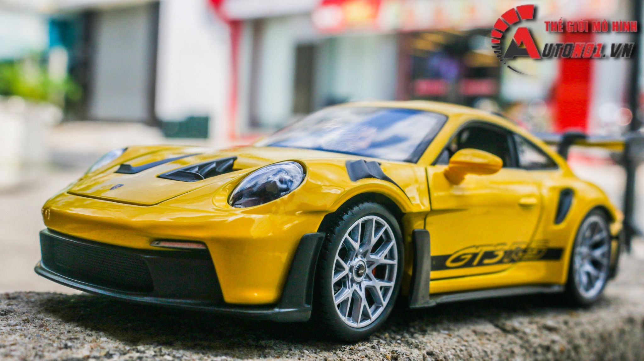 Mô hình xe Porsche 911 (992) GT3 RS tỉ lệ 1:24 Welly OT456