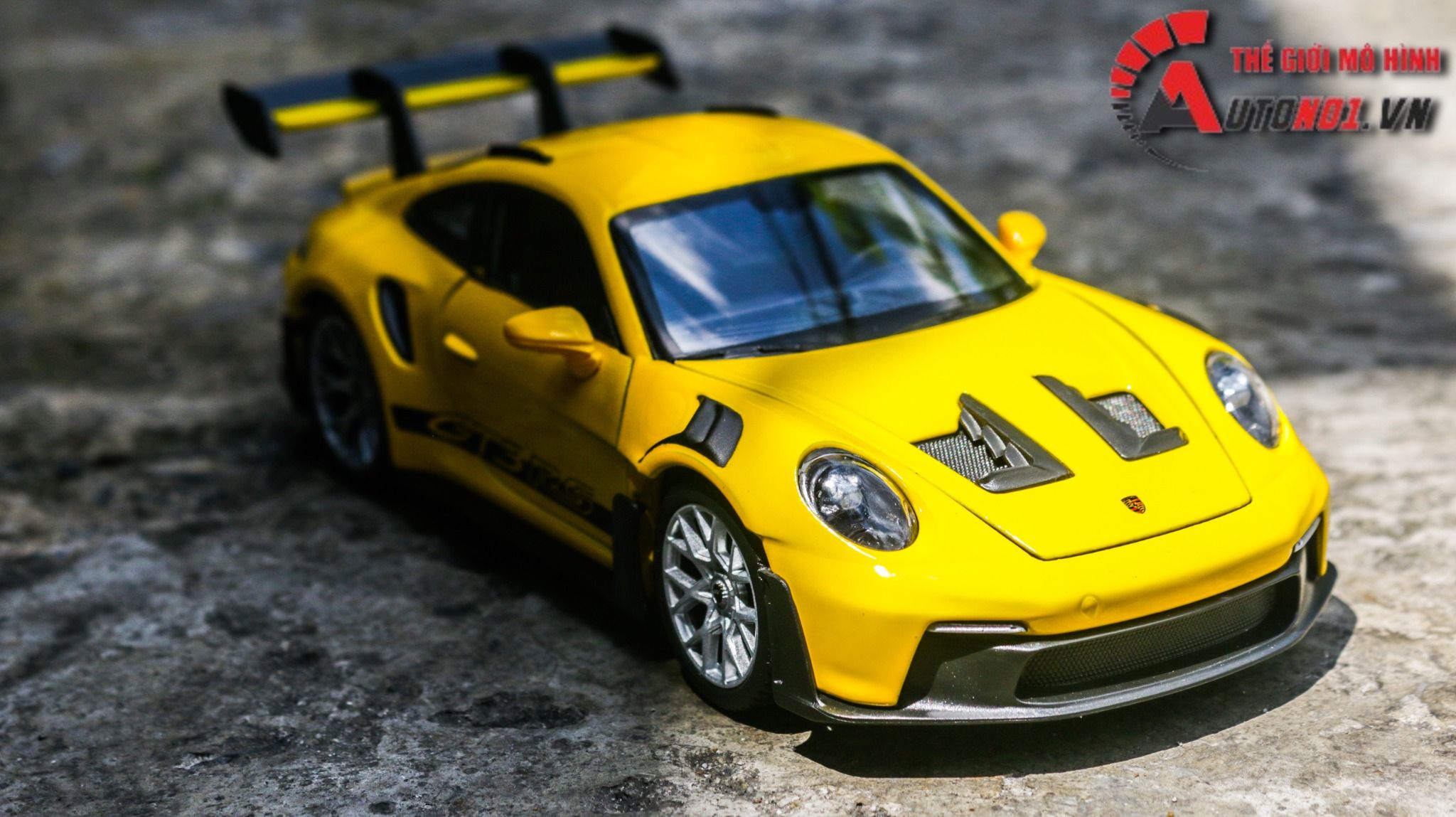 Mô hình xe Porsche 911 (992) GT3 RS tỉ lệ 1:24 Welly OT456