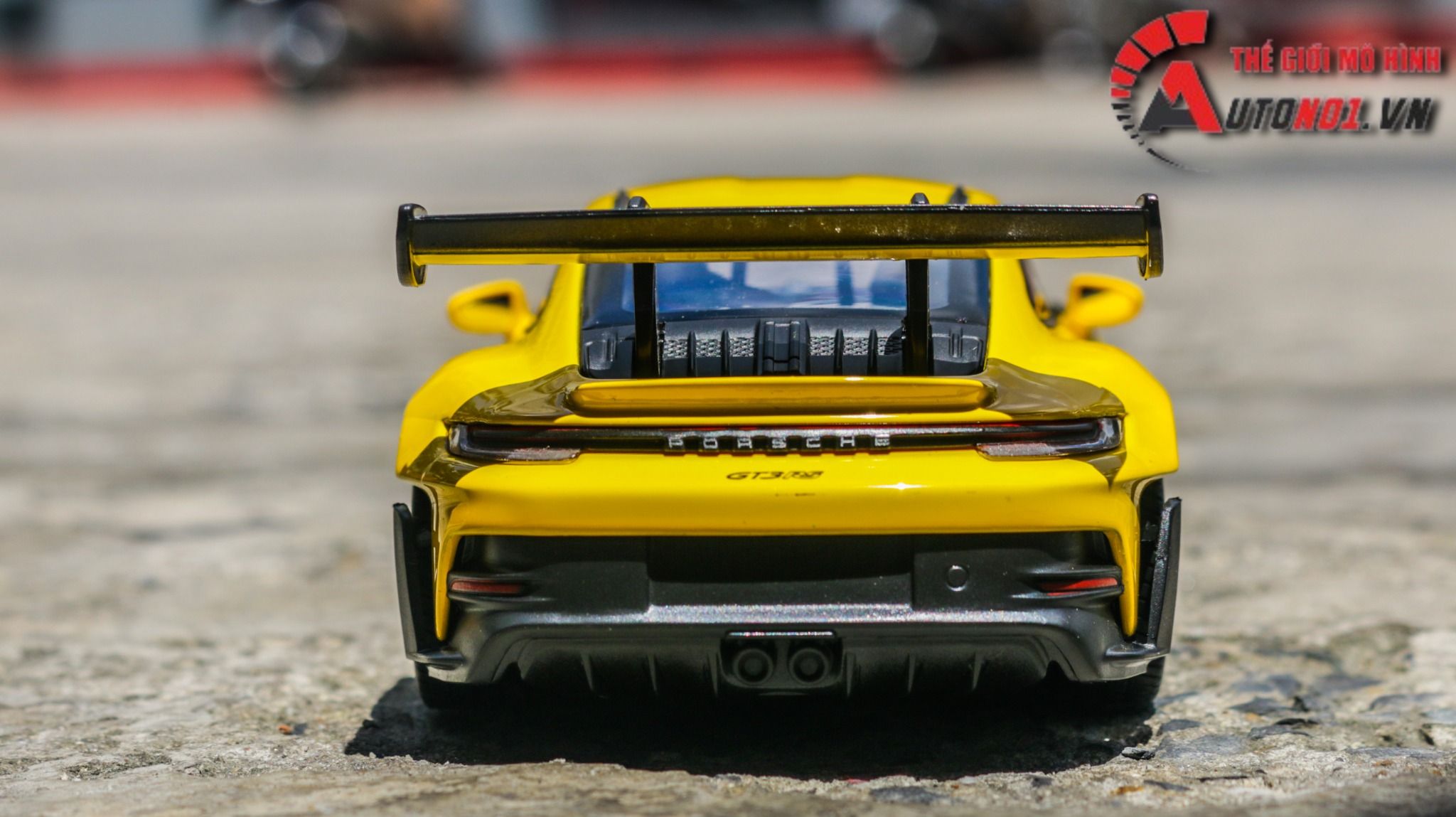 Mô hình xe Porsche 911 (992) GT3 RS tỉ lệ 1:24 Welly OT456
