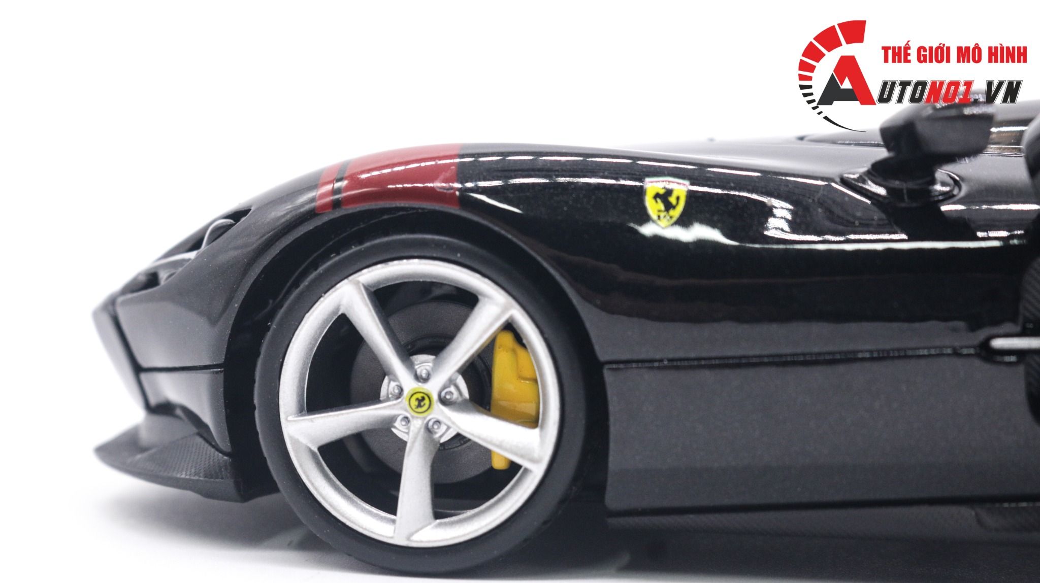 Mô hình xe Ferrari Monza Sp1 Sports tỉ lệ 1:24 black Bburago 18-26027 BK OT037