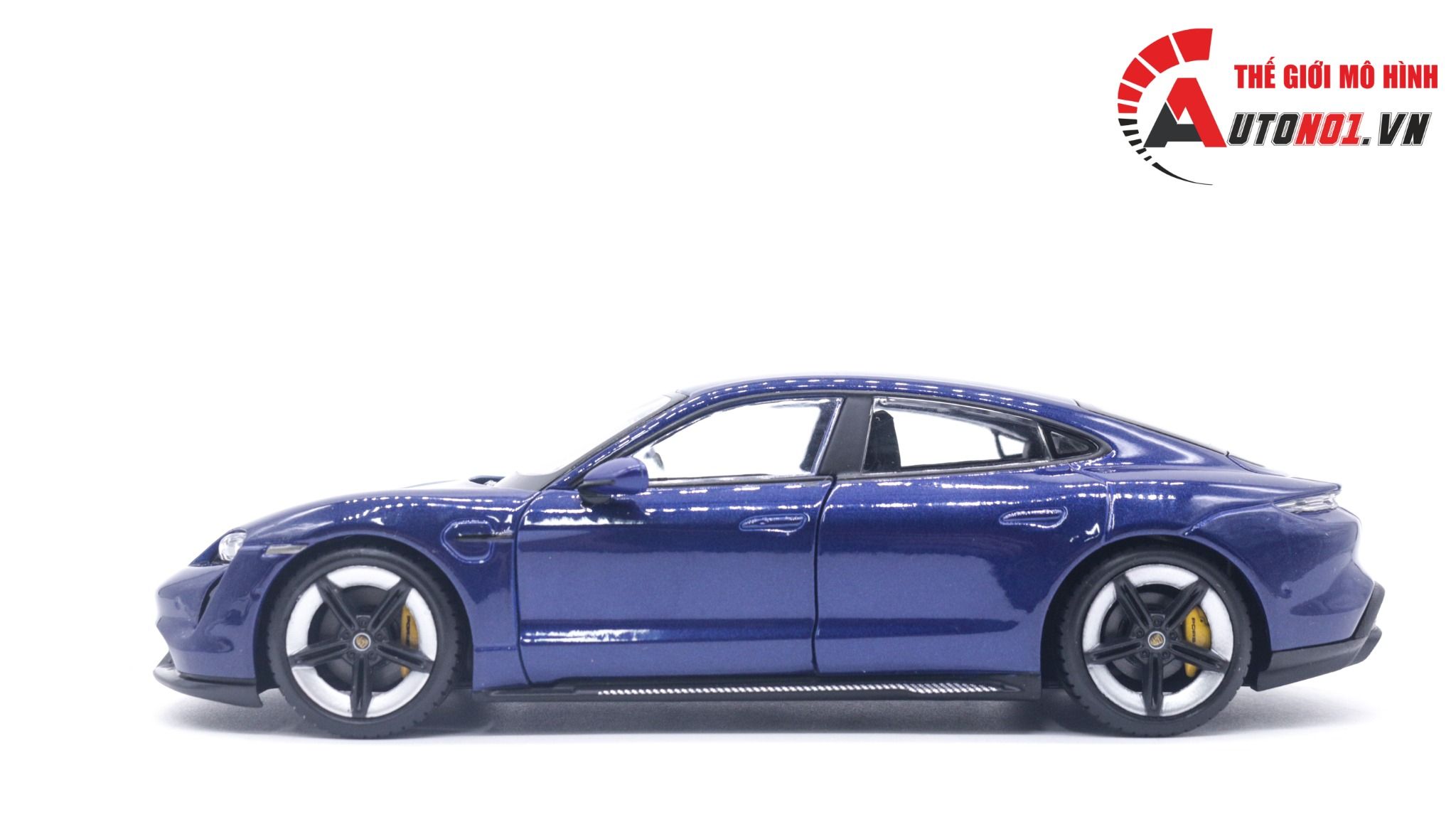 Mô hình xe Porsche Taycan Turbo S mở được 2 cửa, capo và cốp sau tỉ lệ 1:24 Bburago