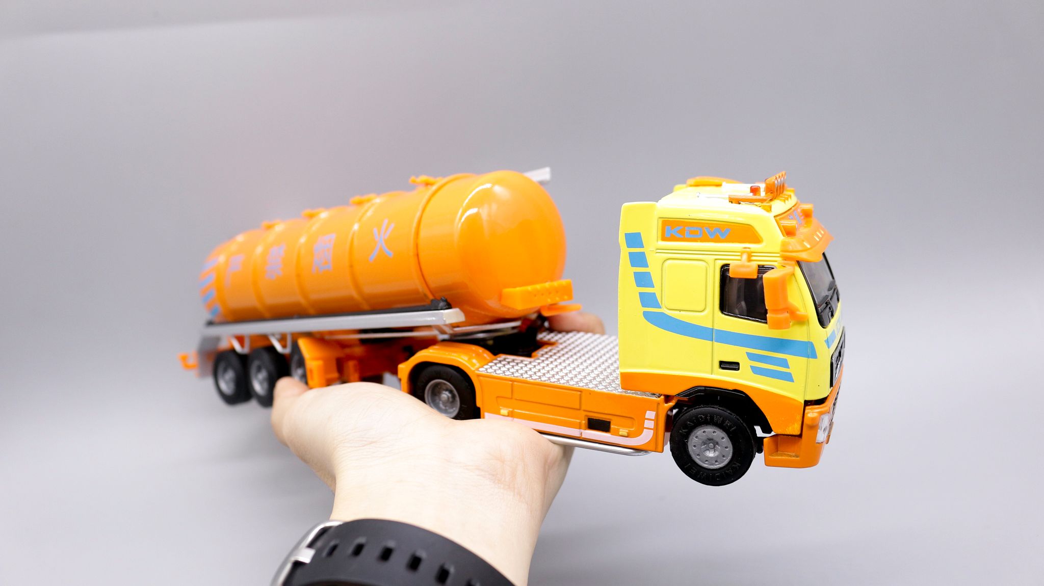  Mô hình xe chở dầu orange 1:50 kaidiwei 7632 