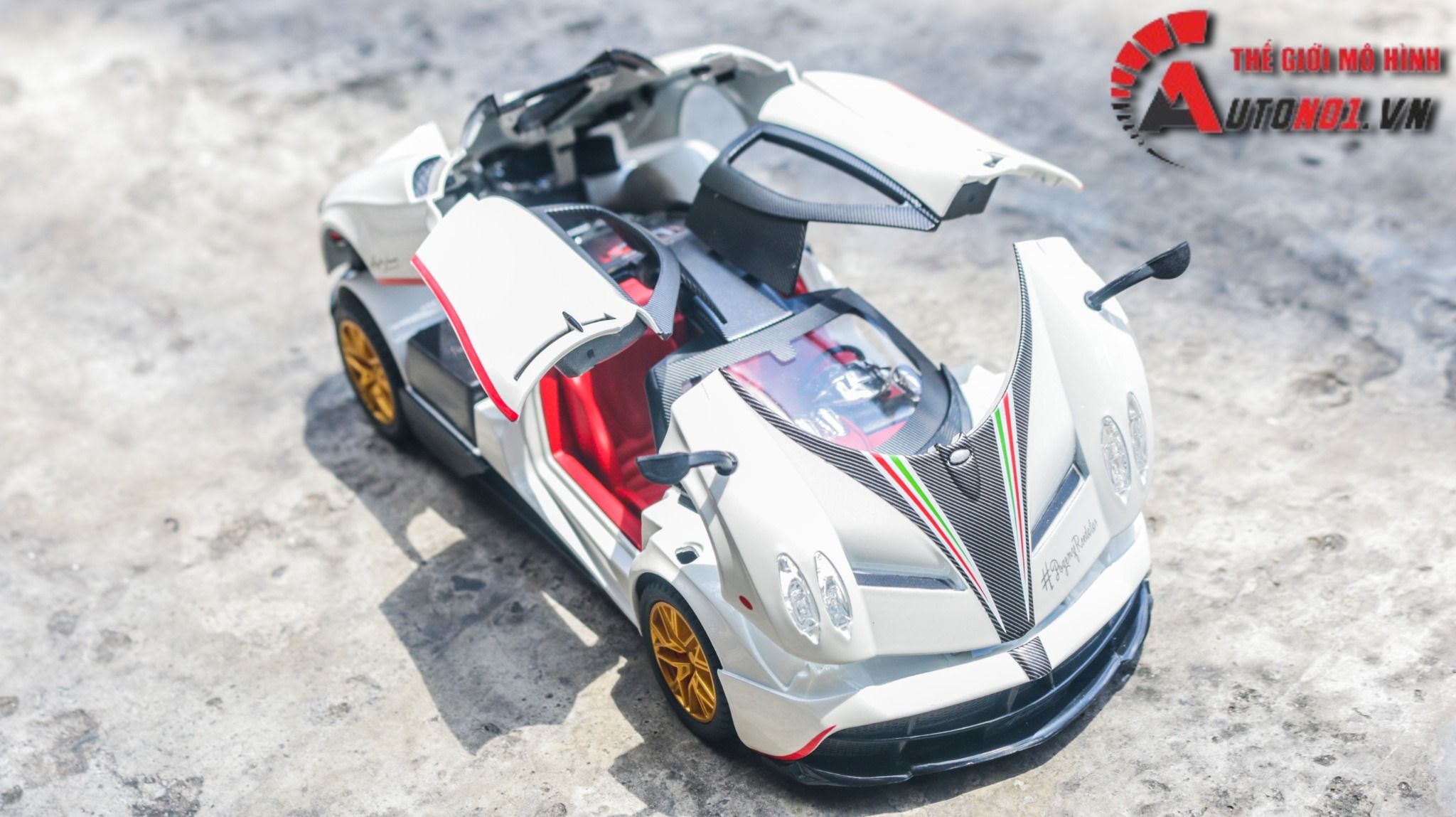 Mô hình xe Pagani Huayra Dinastia phun khói - đánh lái được - full open tỉ lệ 1:24 Chezhi OT479
