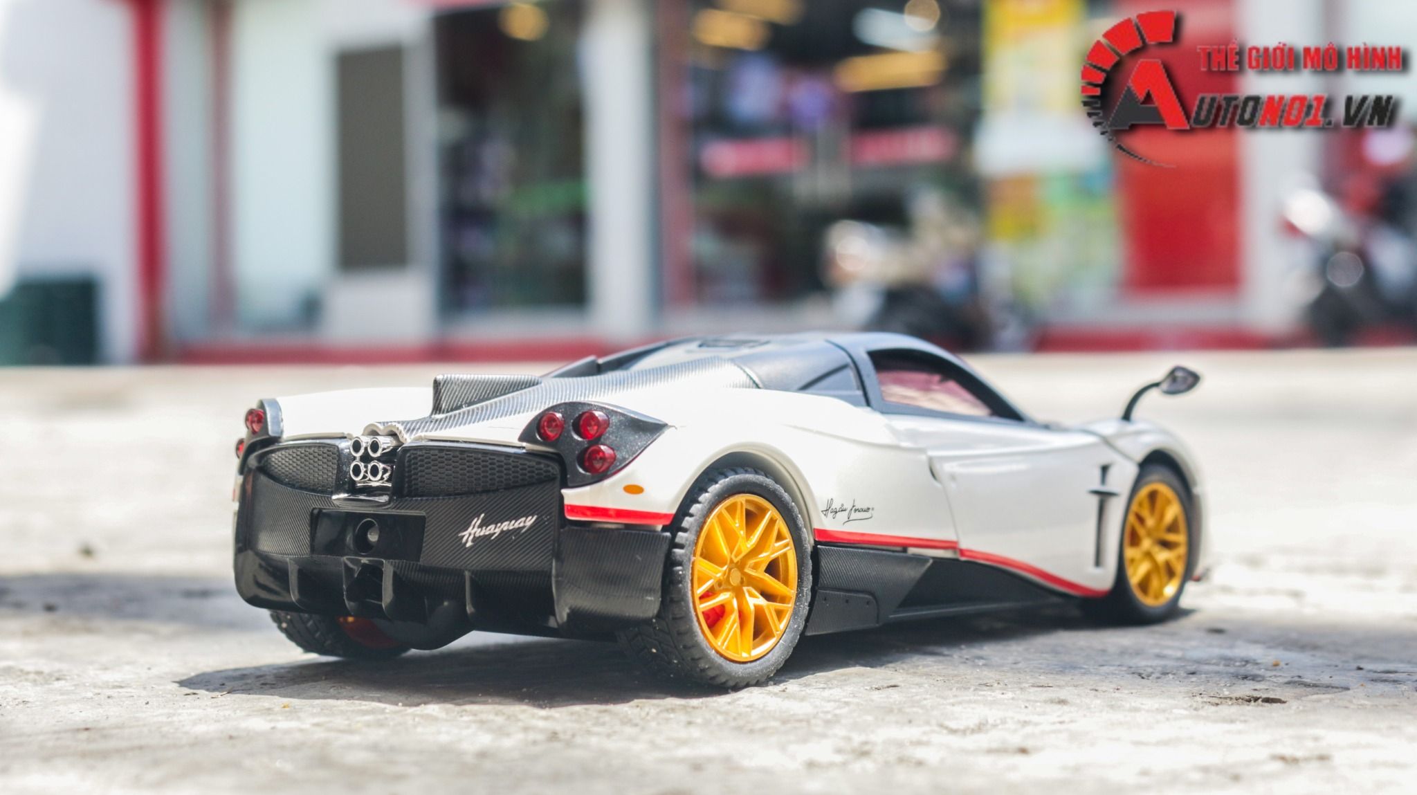 Mô hình xe Pagani Huayra Dinastia phun khói - đánh lái được - full open tỉ lệ 1:24 Chezhi OT479