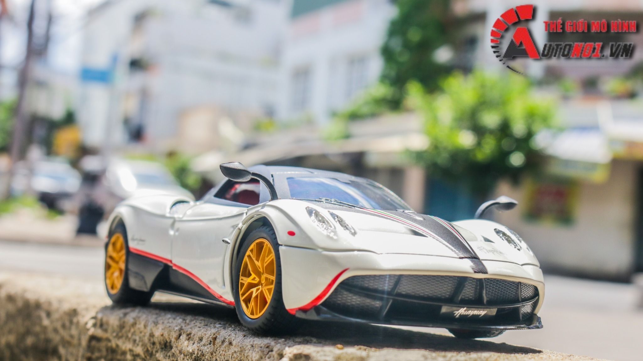 Mô hình xe Pagani Huayra Dinastia phun khói - đánh lái được - full open tỉ lệ 1:24 Chezhi OT479