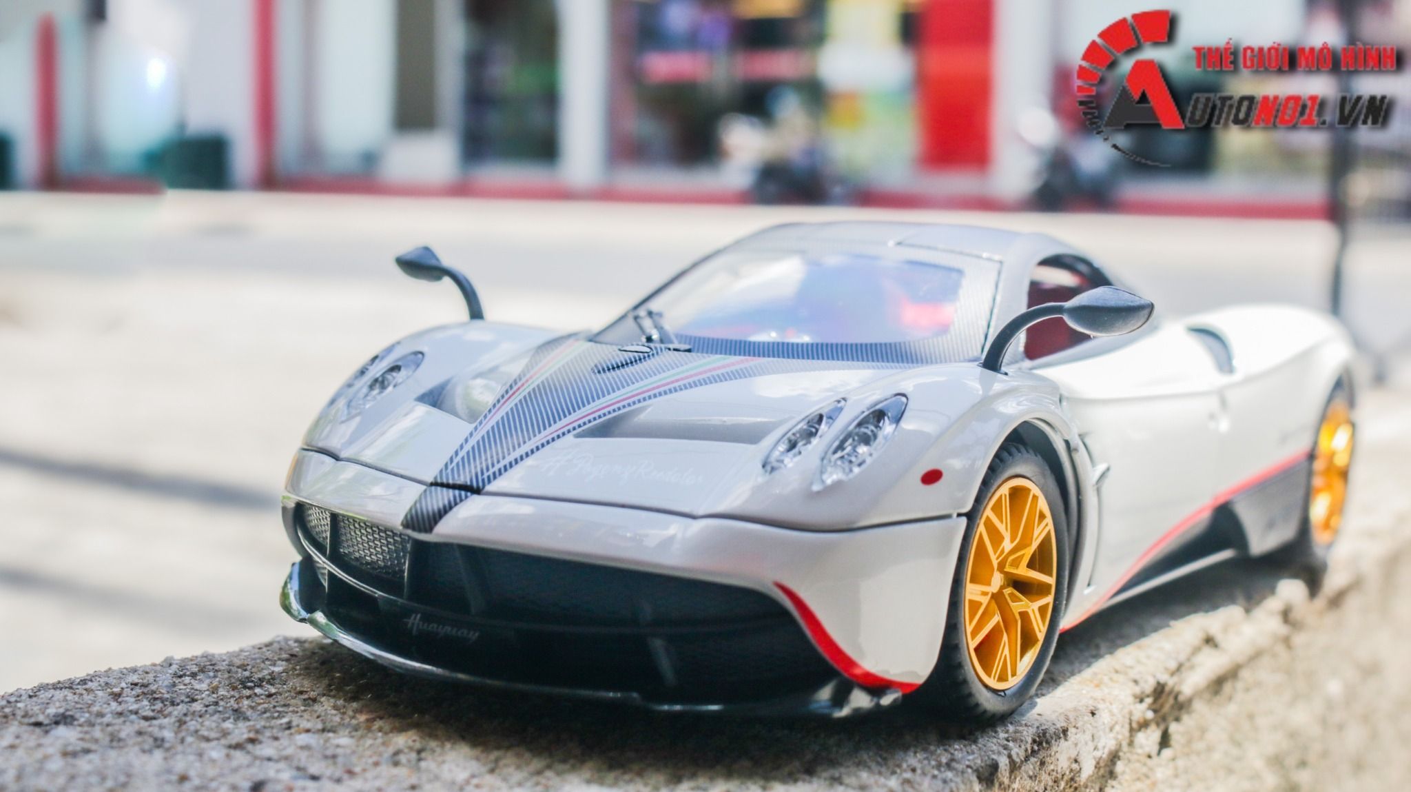 Mô hình xe Pagani Huayra Dinastia phun khói - đánh lái được - full open tỉ lệ 1:24 Chezhi OT479