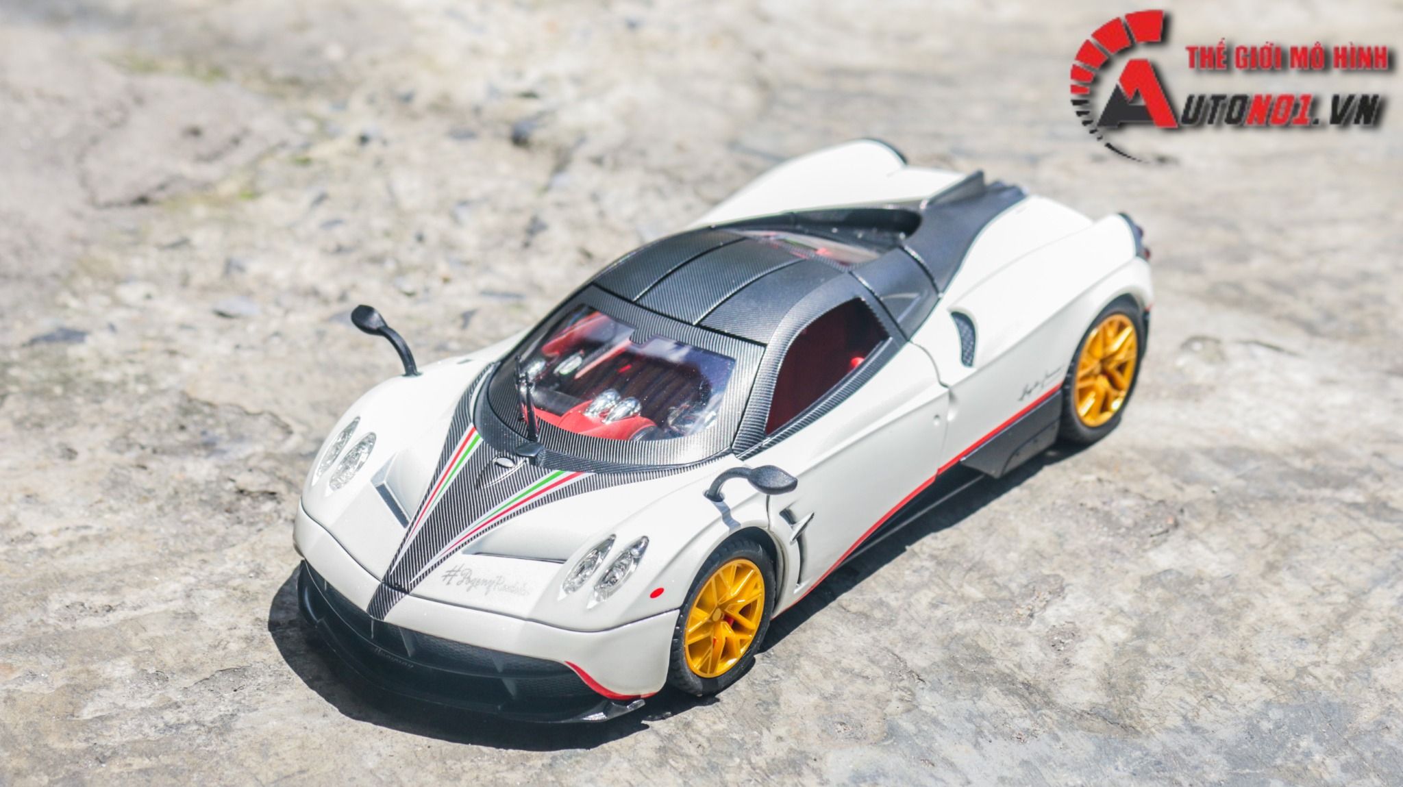 Mô hình xe Pagani Huayra Dinastia phun khói - đánh lái được - full open tỉ lệ 1:24 Chezhi OT479