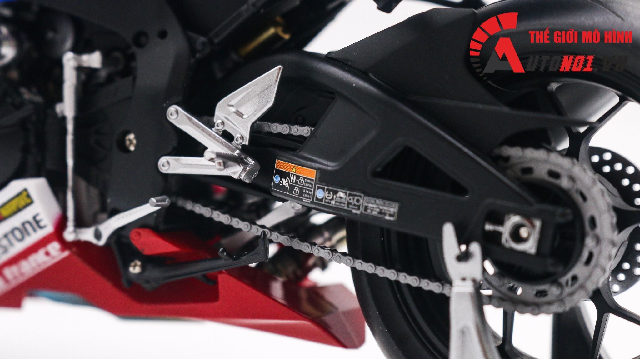 Mô hình xe cao cấp Honda CBR1000RR F.C.D TSR France 2020 1:12 Tamiya D097D