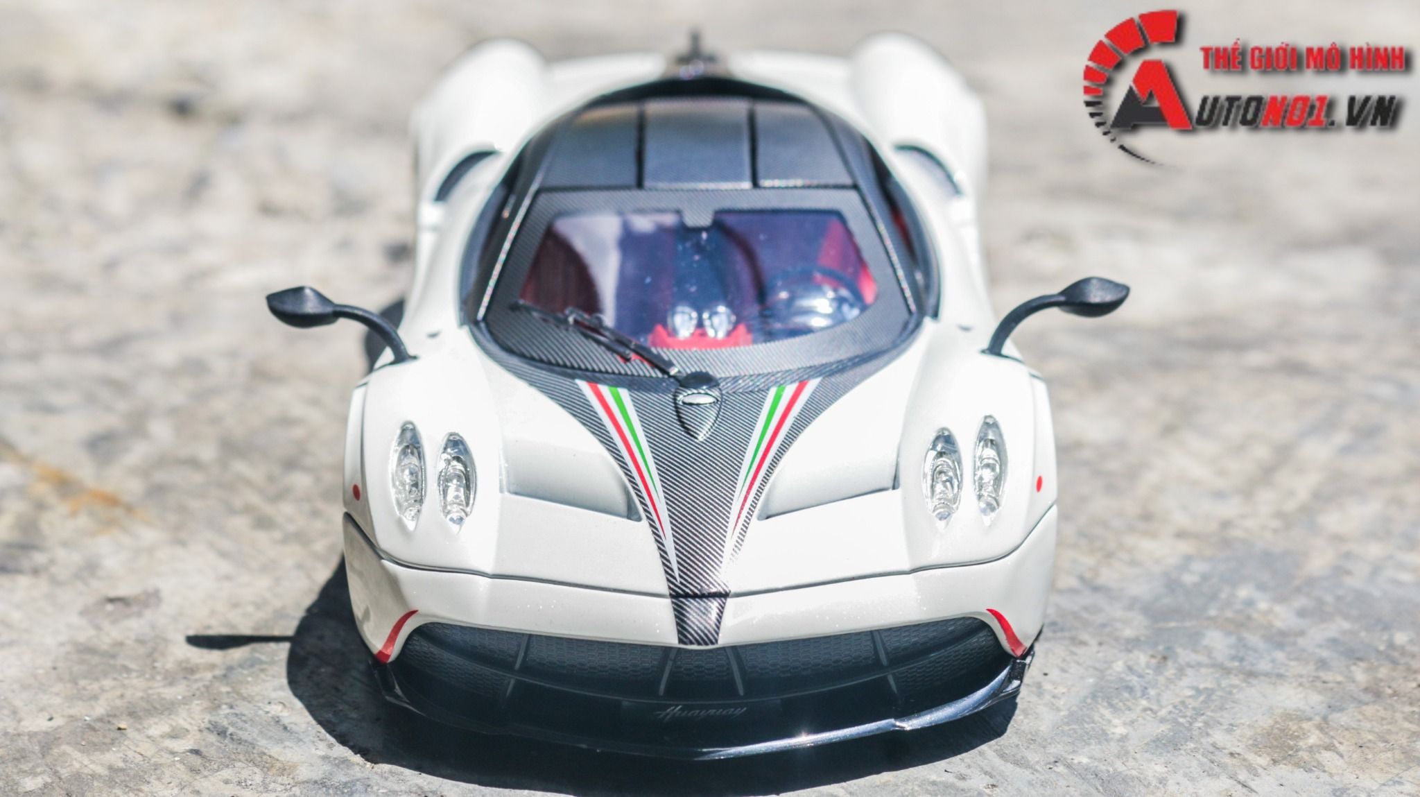 Mô hình xe Pagani Huayra Dinastia phun khói - đánh lái được - full open tỉ lệ 1:24 Chezhi OT479