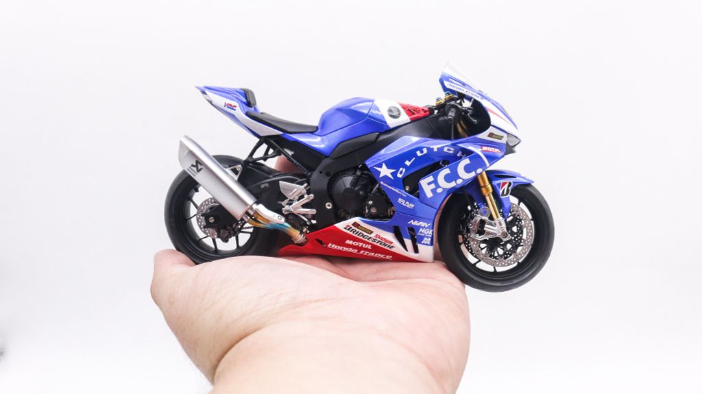 MÔ HÌNH XE CAO CẤP HONDA CBR1000RR F.C.D TSR FRANCE 2020 1:12 TAMIYA D097D