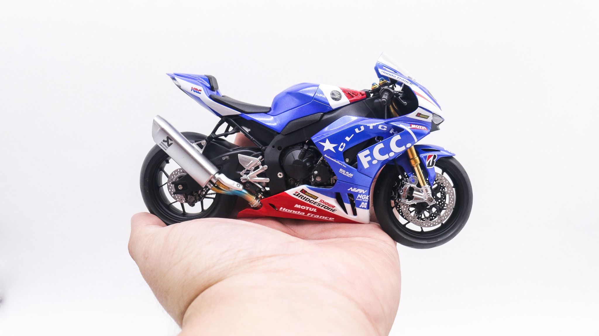 Mô hình xe cao cấp Honda CBR1000RR F.C.D TSR France 2020 1:12 Tamiya D097D