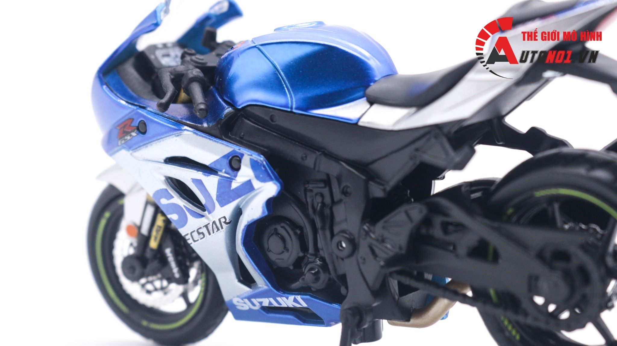 Mô hình xe Suzuki GSX-R1000 tỉ lệ 1:18 Bburago MT009