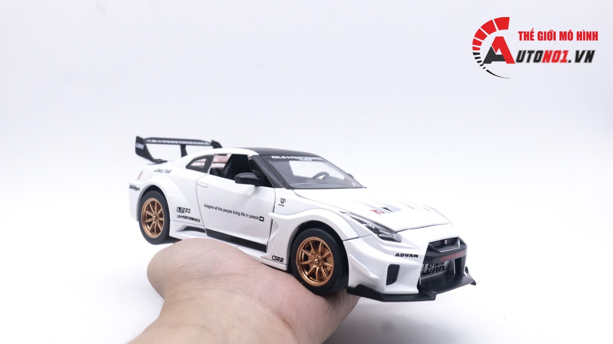Mô hình xe Nissan GTR R35 CSR2 full open , có đèn , âm thanh 1:24 Alloy OT054