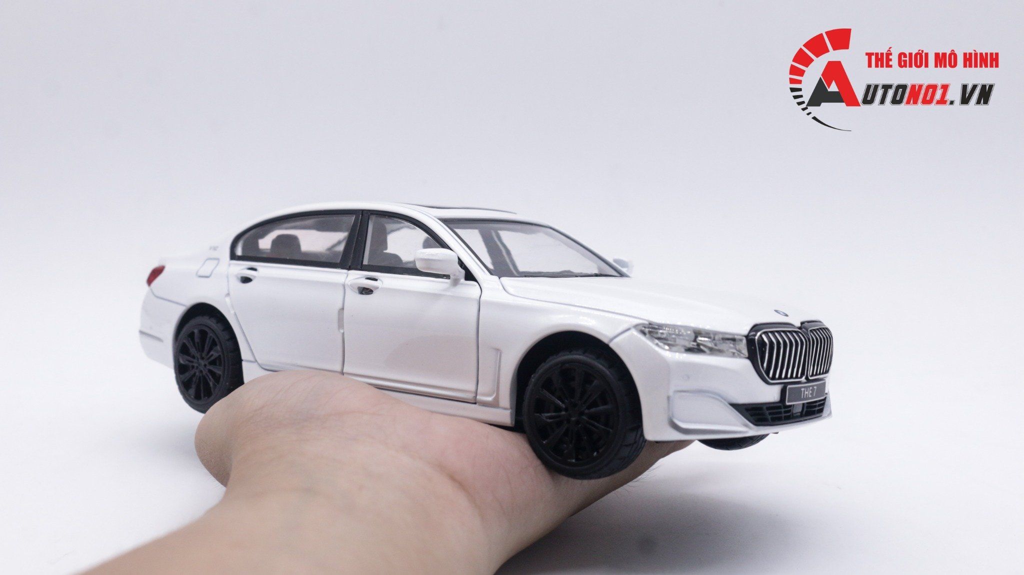 Mô hình xe BMW 760LI full kính full open tỉ lệ 1:24 Chimei model OT034