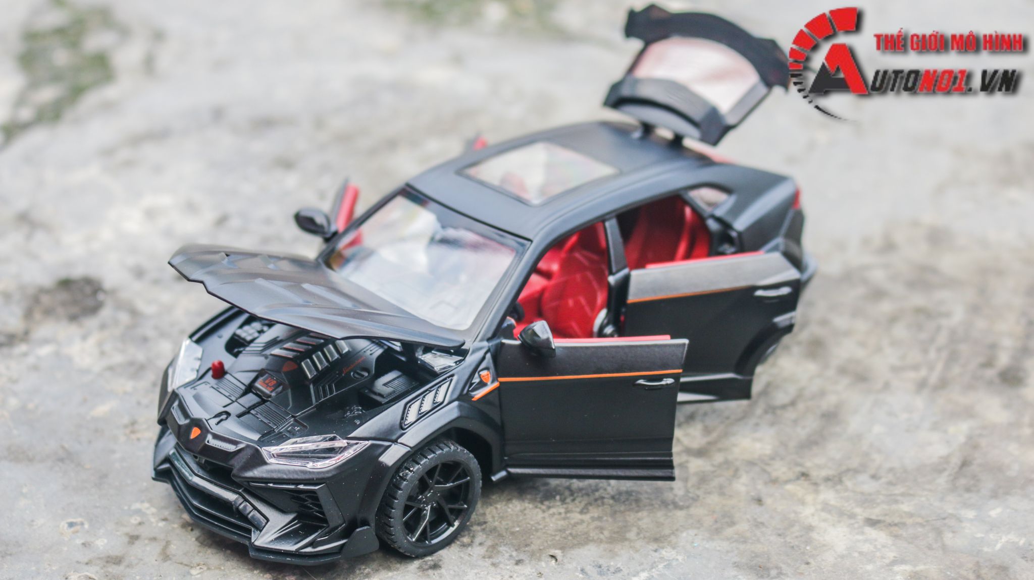Mô hình xe Lamborghini Urus full open-có đèn-âm thanh tỉ lệ 1:24 Alloy Model OT518