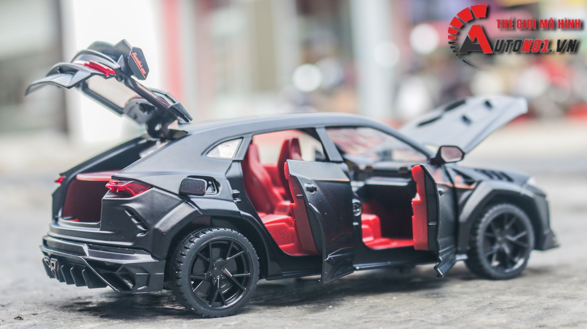 Mô hình xe Lamborghini Urus full open-có đèn-âm thanh tỉ lệ 1:24 Alloy Model OT518