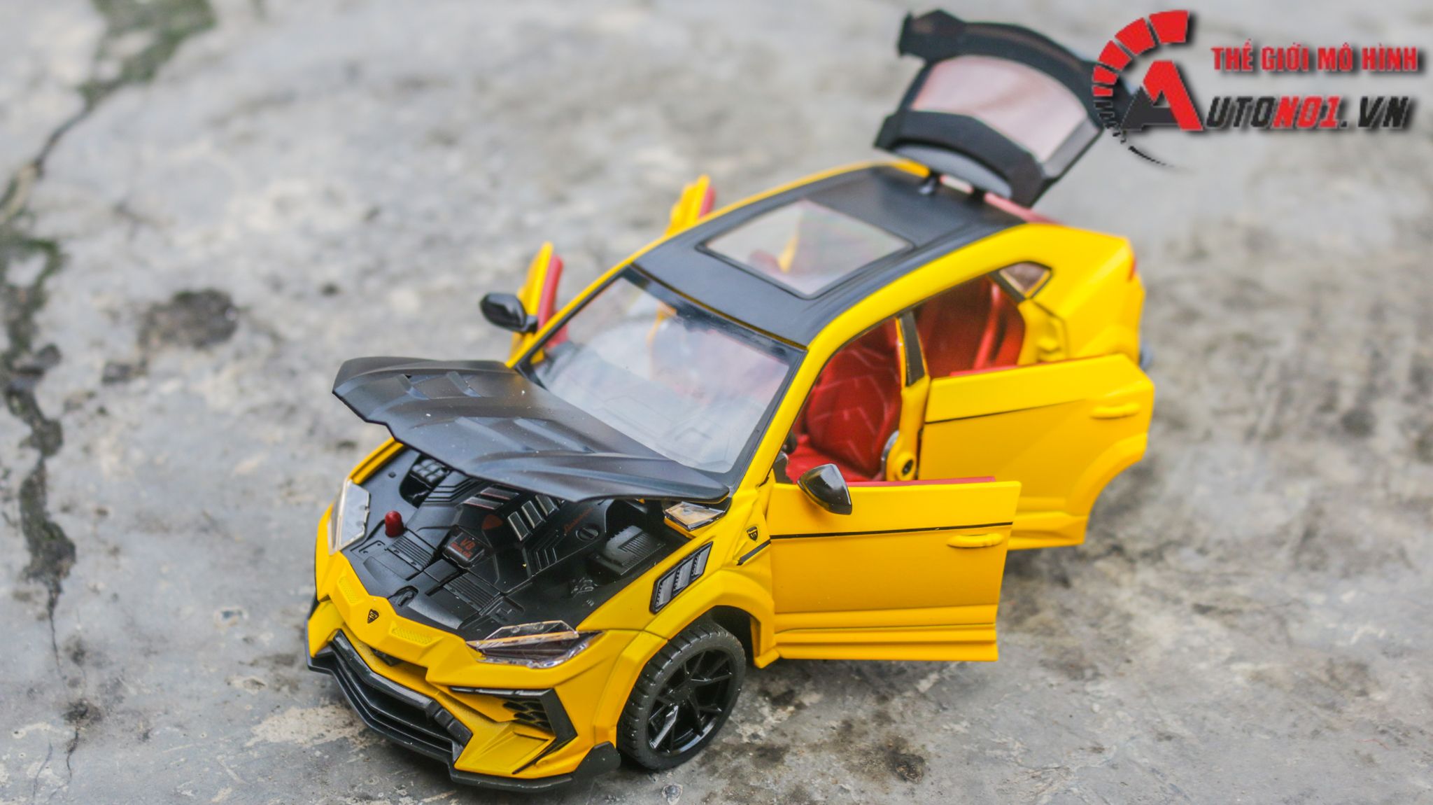 Mô hình xe Lamborghini Urus full open-có đèn-âm thanh tỉ lệ 1:24 Alloy Model OT518