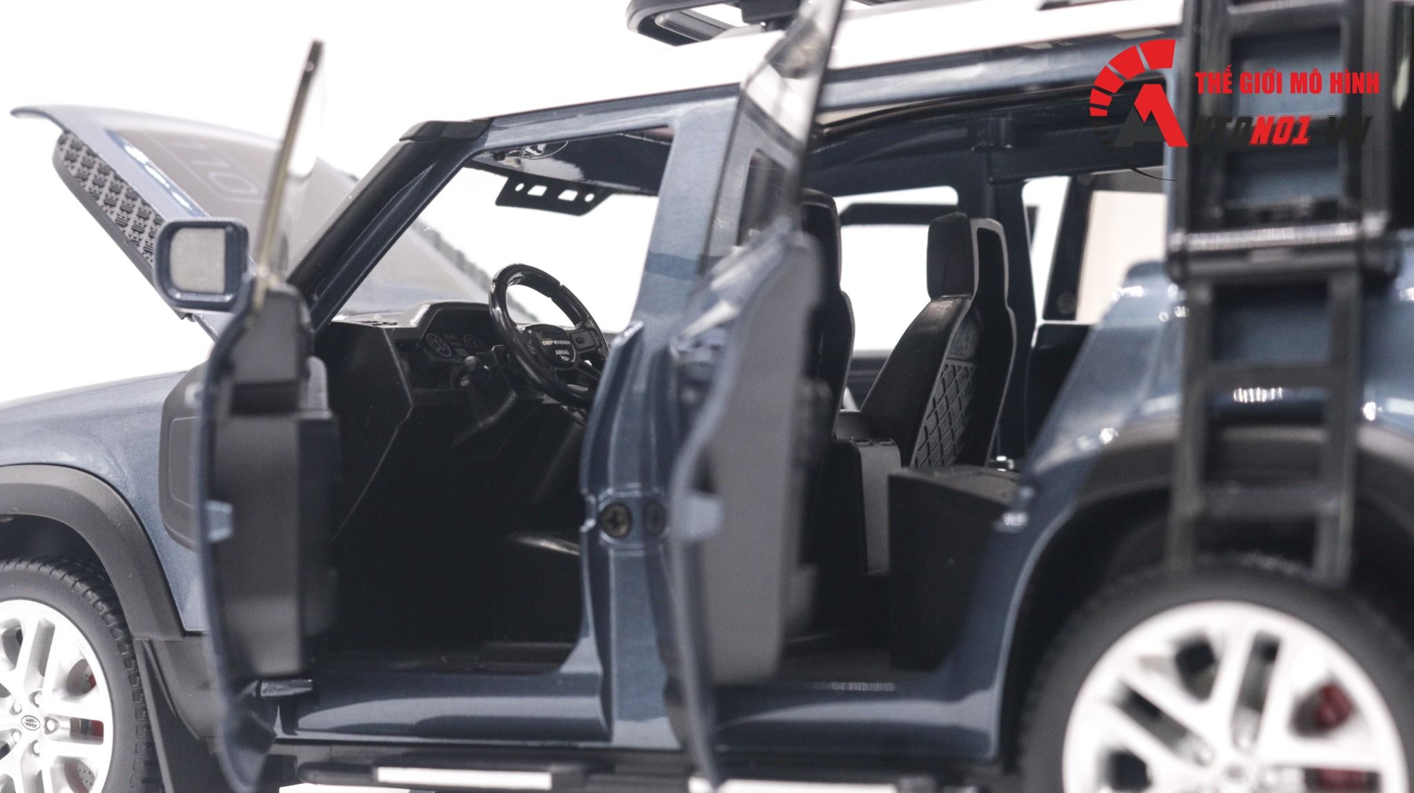 Mô hình xe Land Rover Defender 110 Full open - full kính - đánh lái được - có đèn - âm thanh tỉ lệ 1:18 Alloy Model OT047